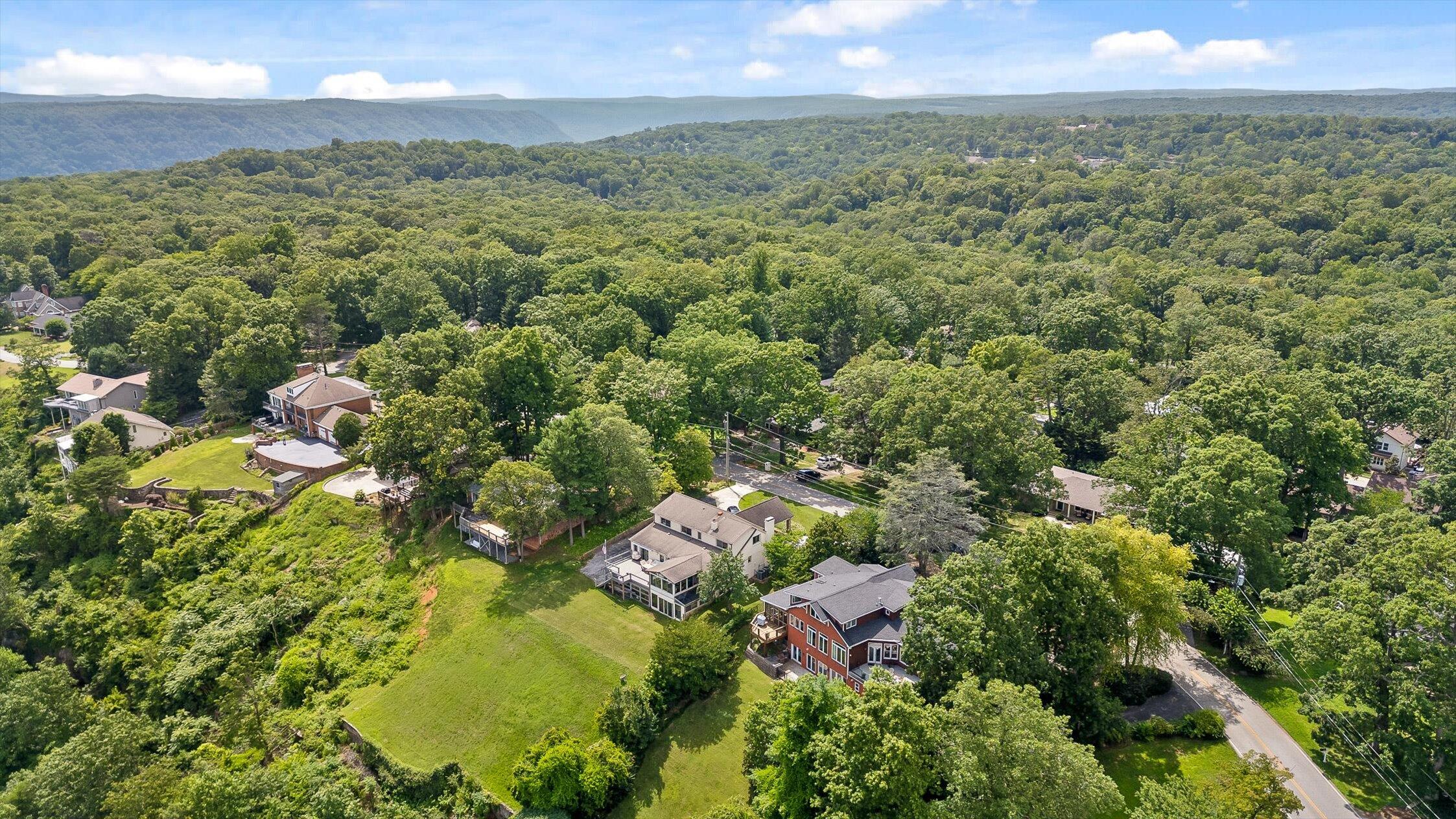 212 N Palisades Drive