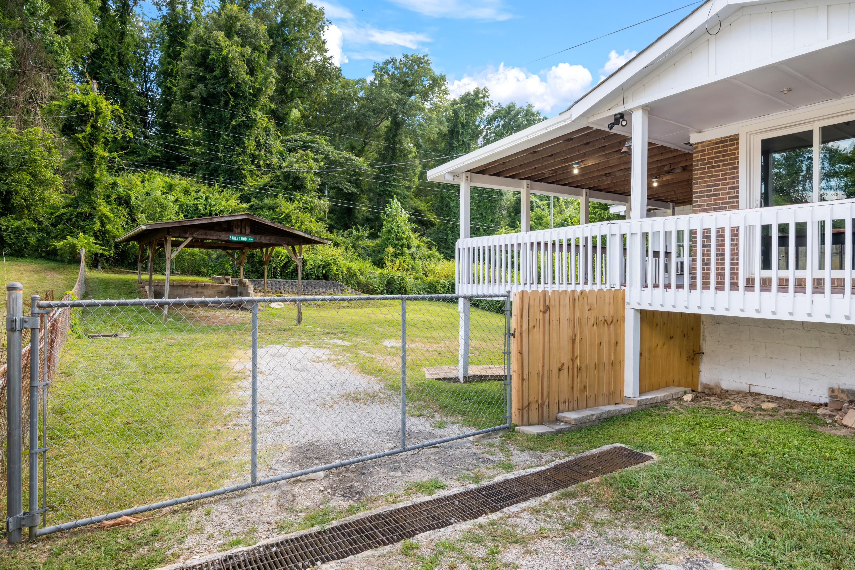 9027 Wooten Road
