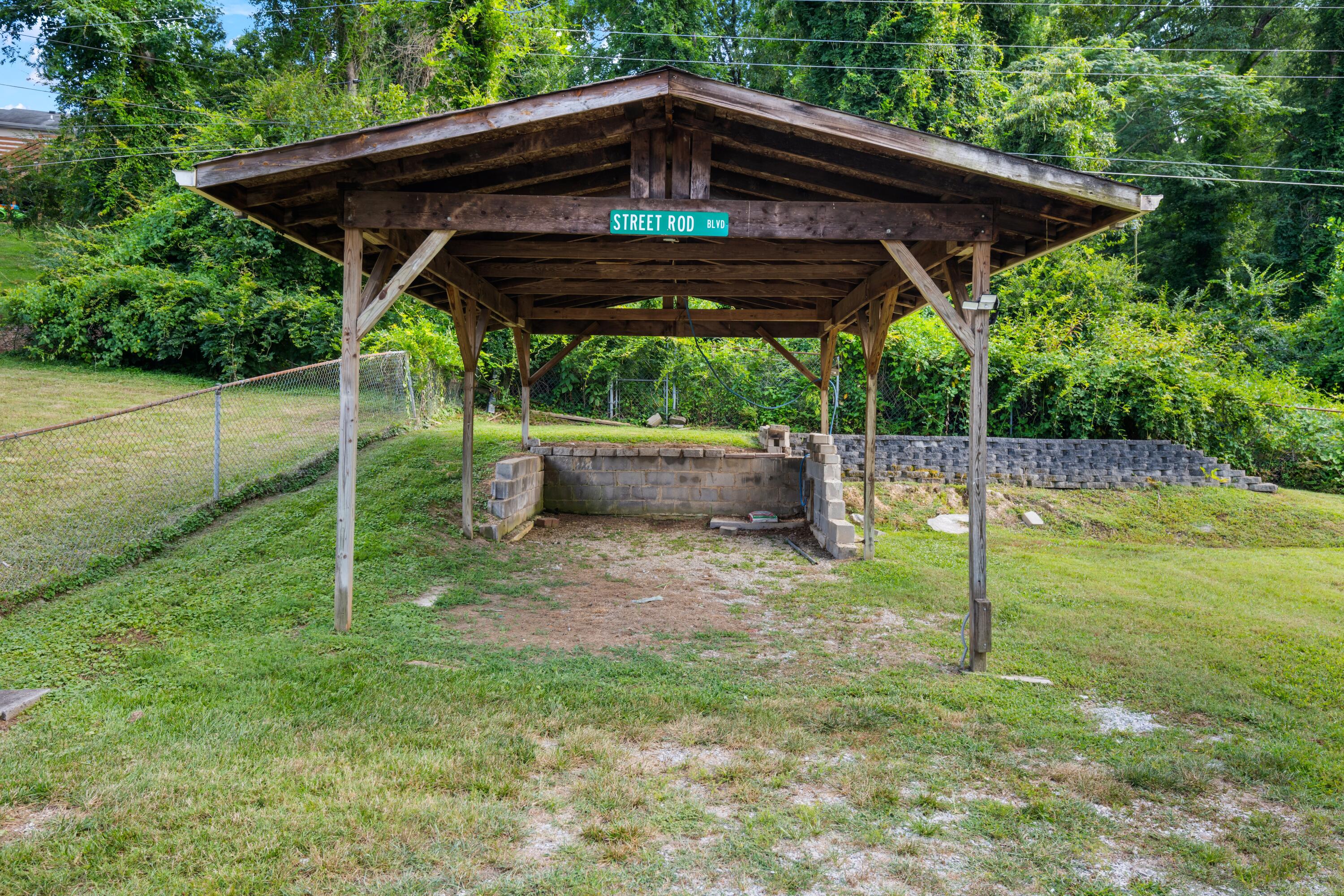 9027 Wooten Road