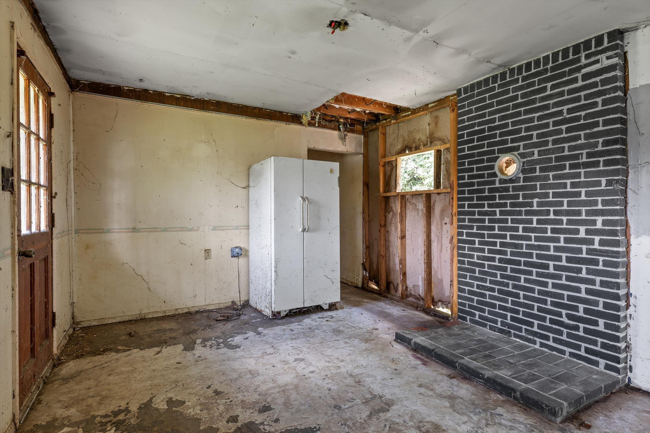 1467 Holcomb Road