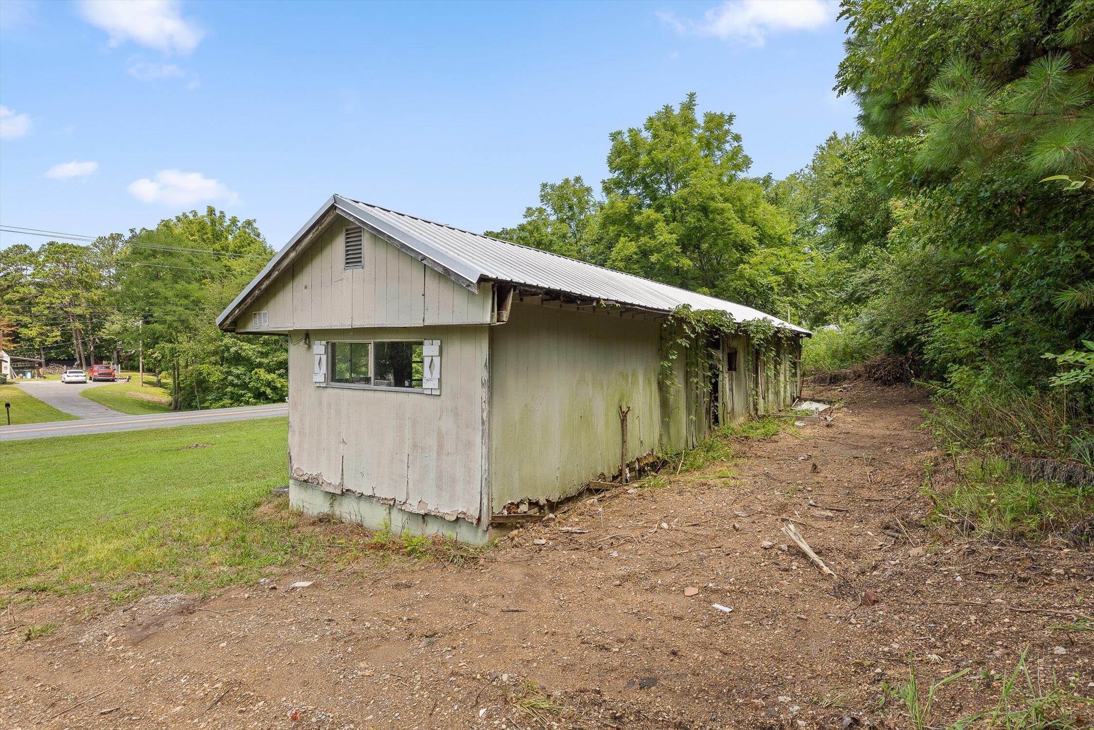 1467 Holcomb Road