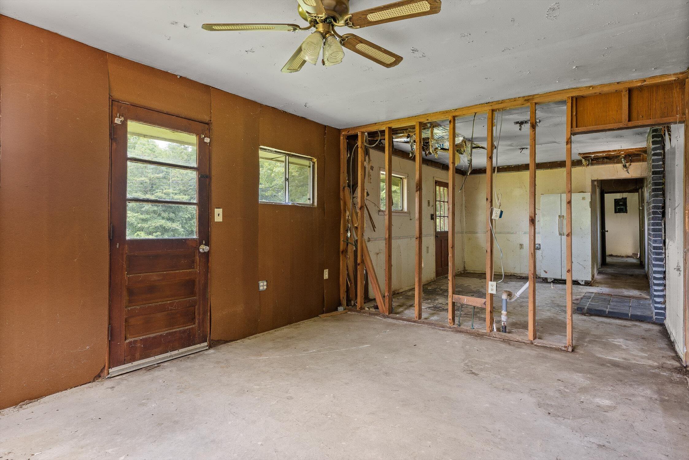 1467 Holcomb Road