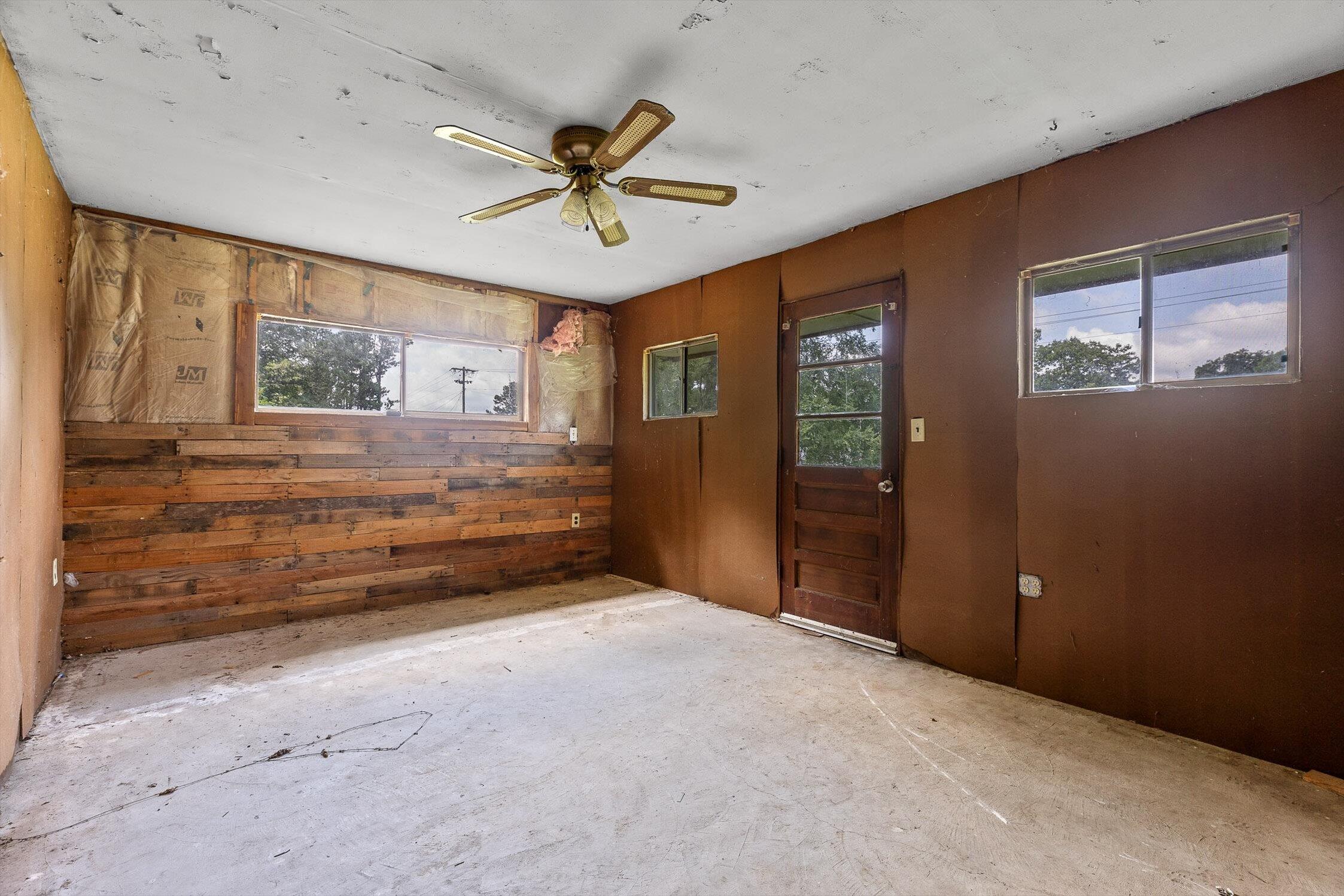 1467 Holcomb Road