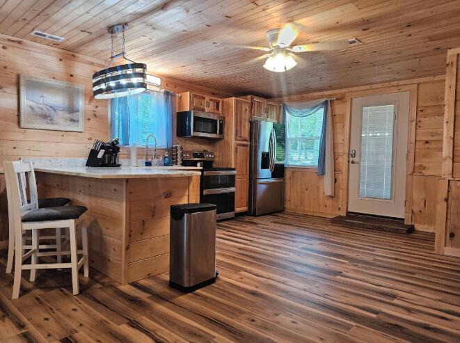 1352 Peggy Lane
