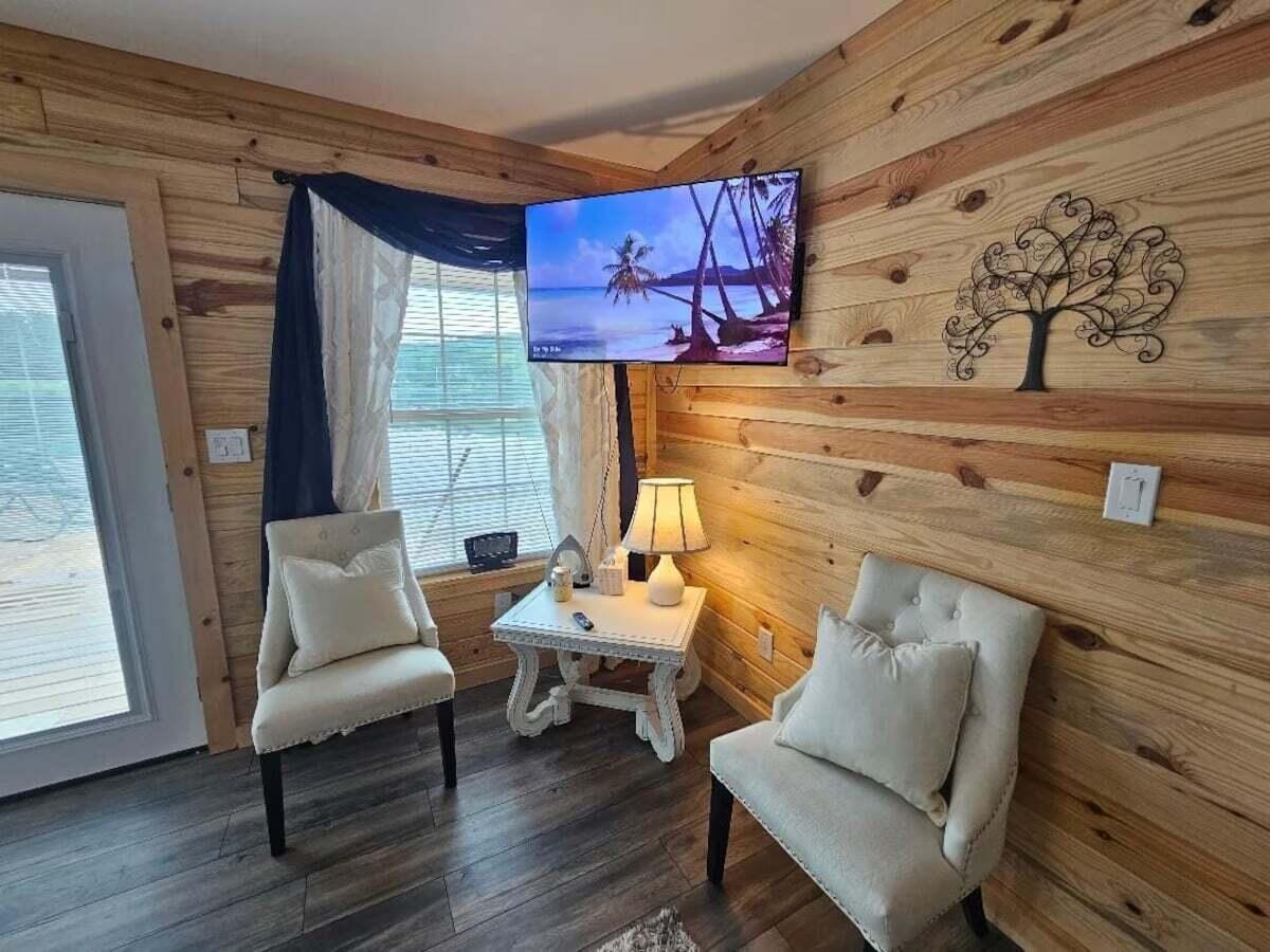 1360 Peggy Lane