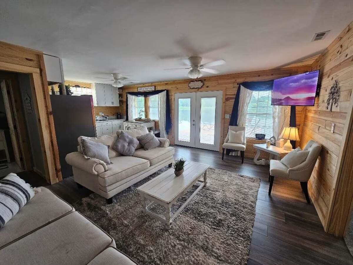1360 Peggy Lane