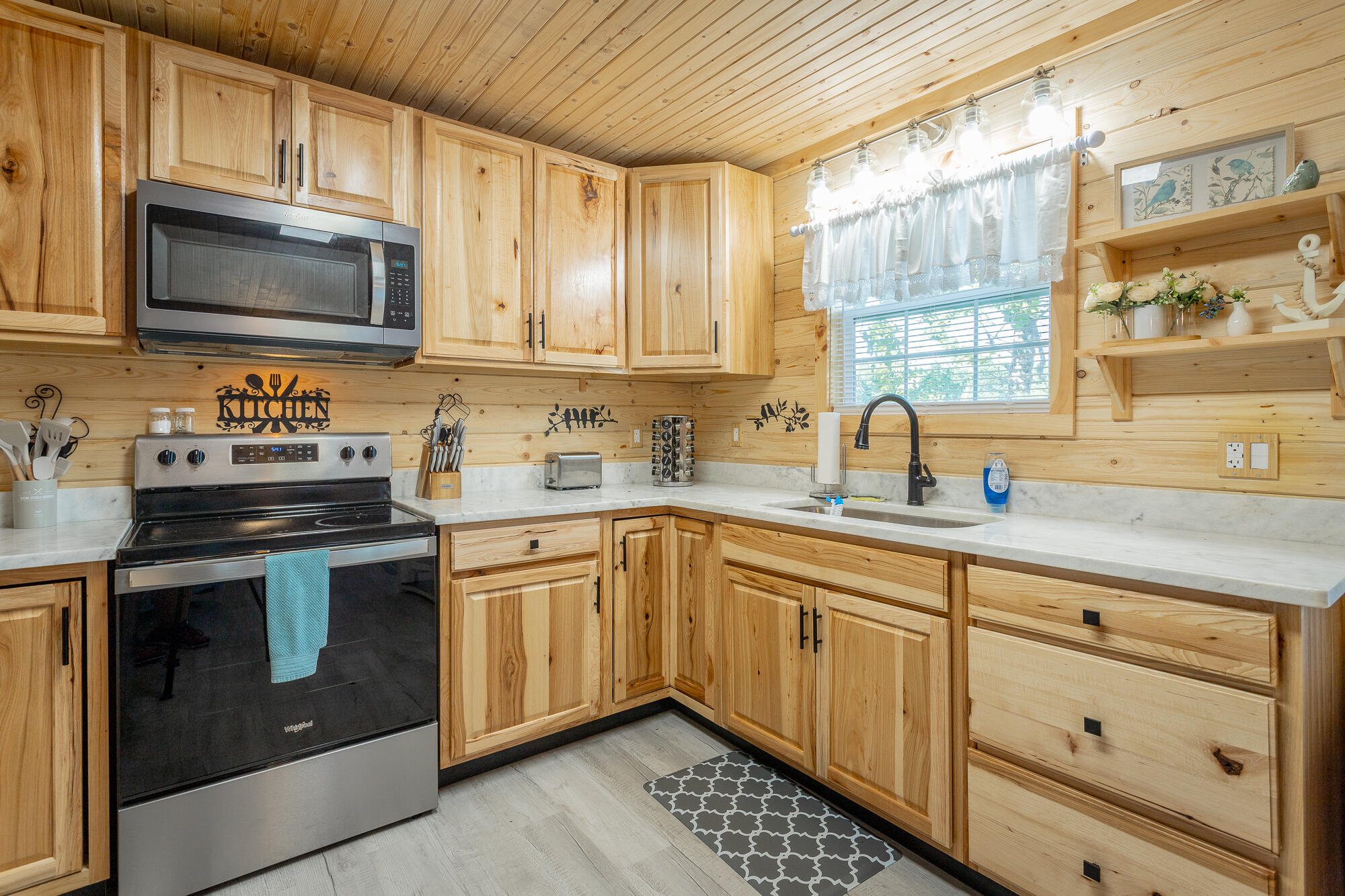 1370 Peggy Lane, A&B