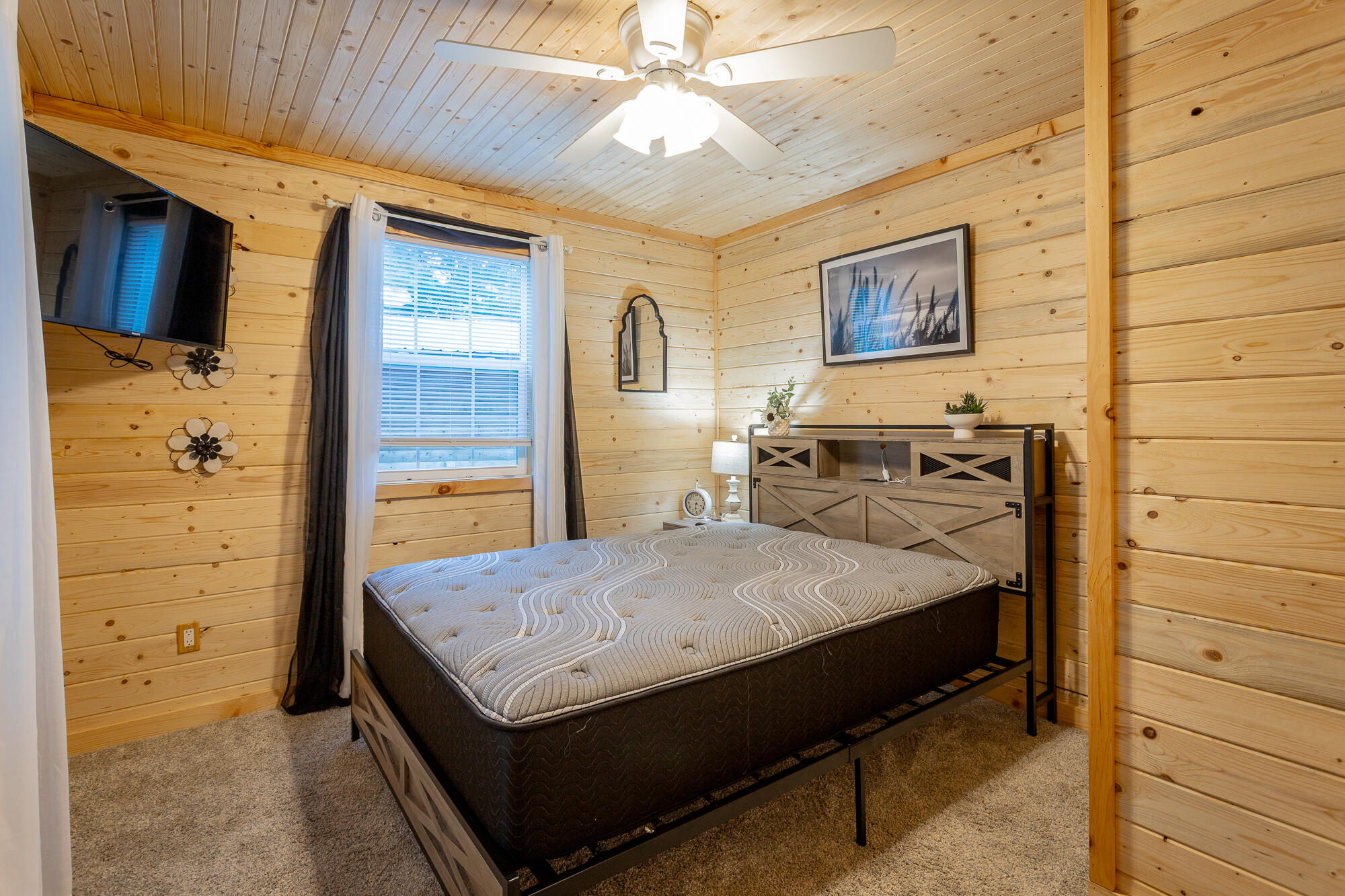 1370 Peggy Lane, A&B