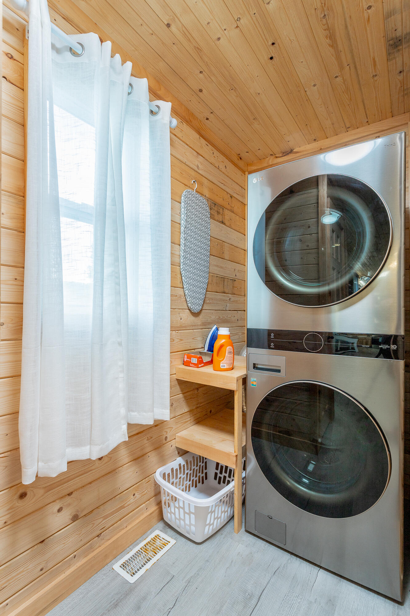 1370 Peggy Lane, A&B