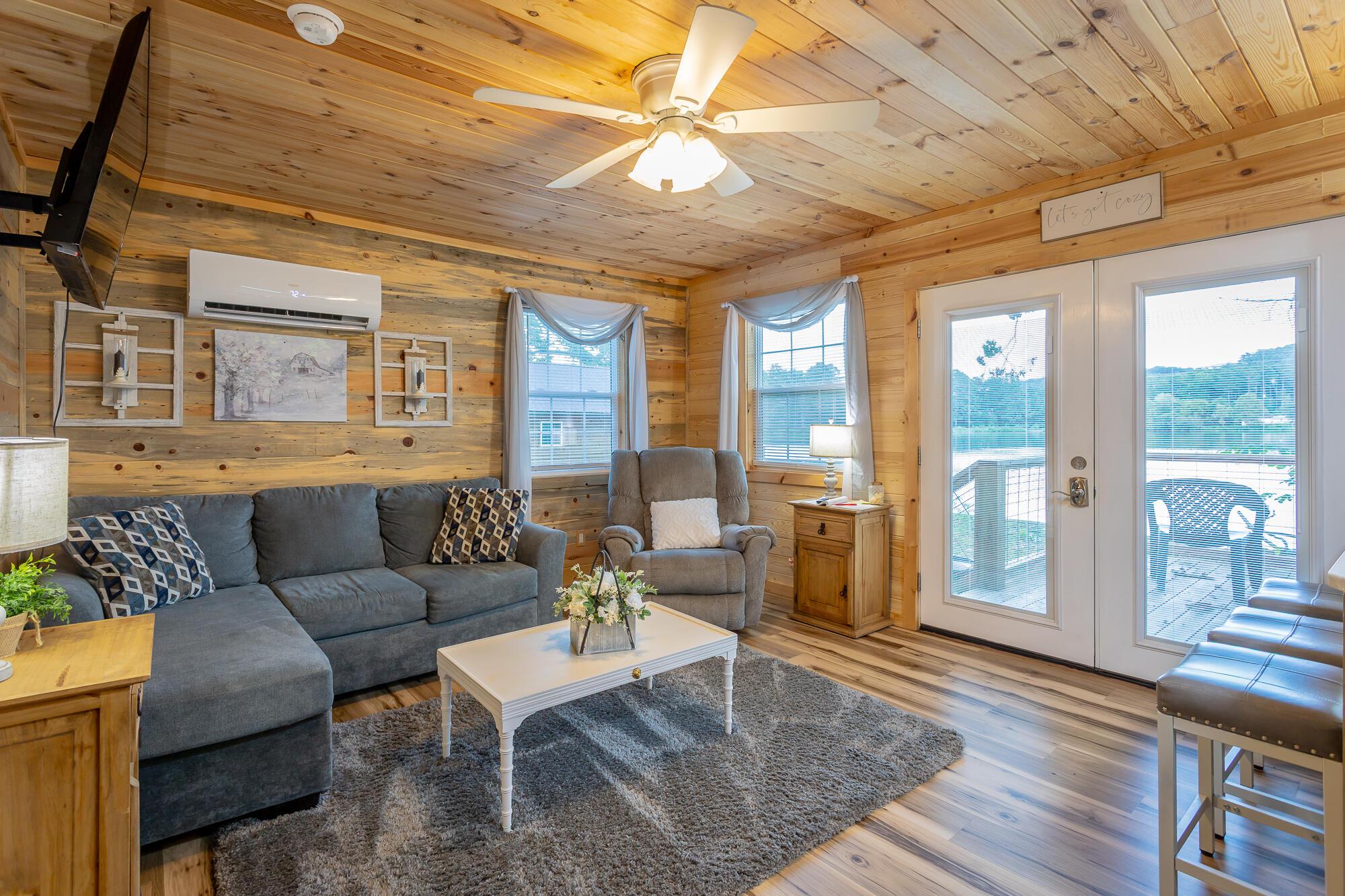 1370 Peggy Lane, A&B