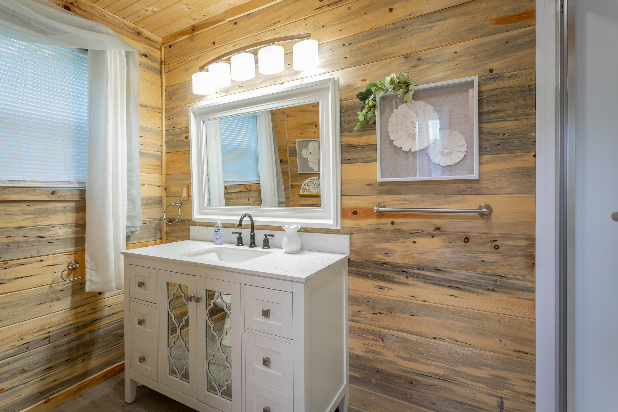 1370 Peggy Lane, A&B