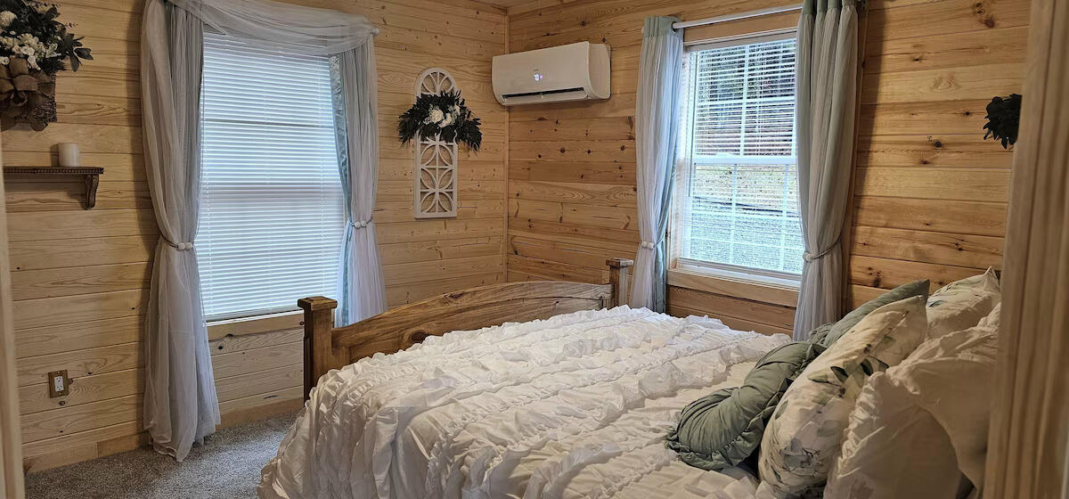 1370 Peggy Lane, A&B