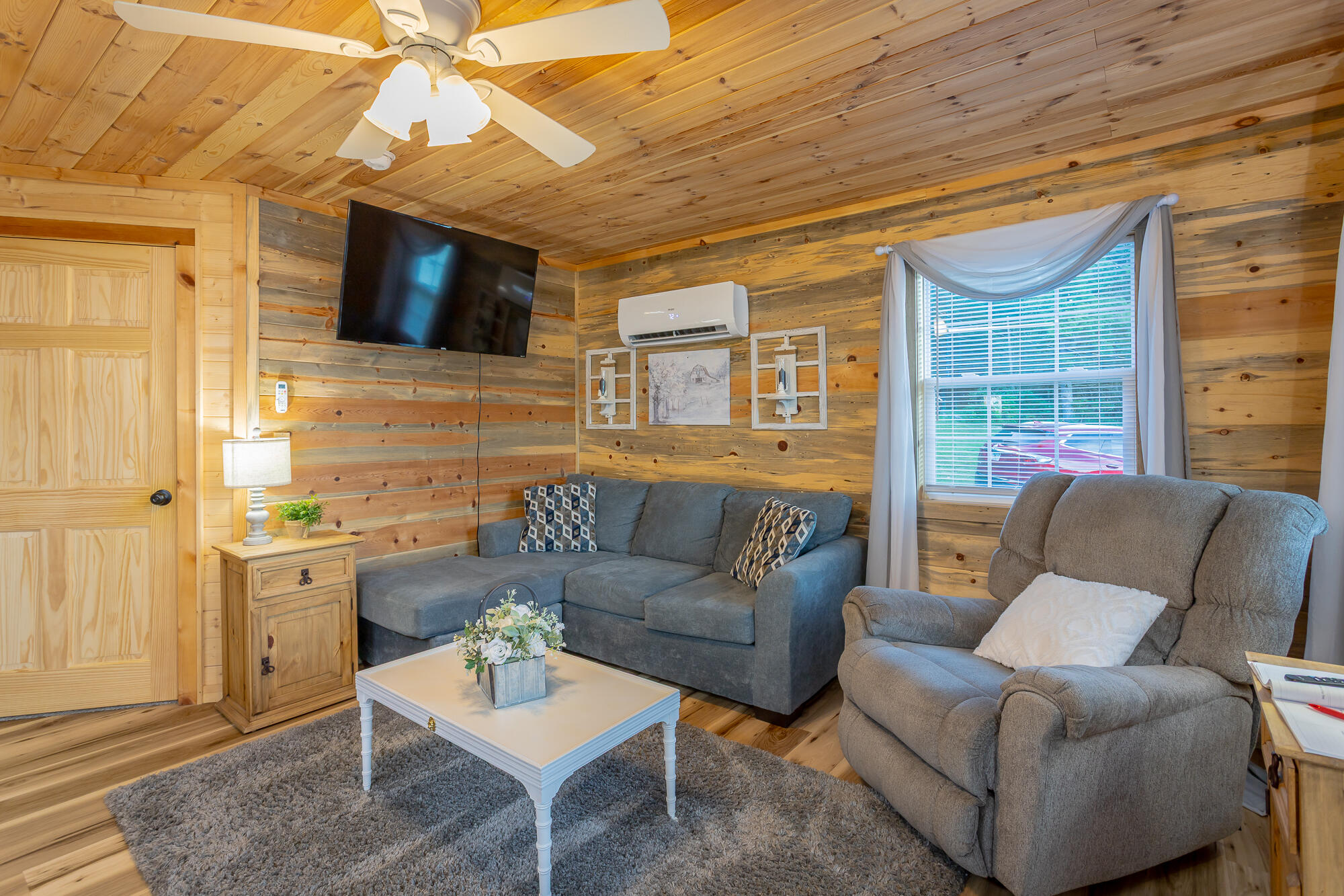 1370 Peggy Lane, A&B