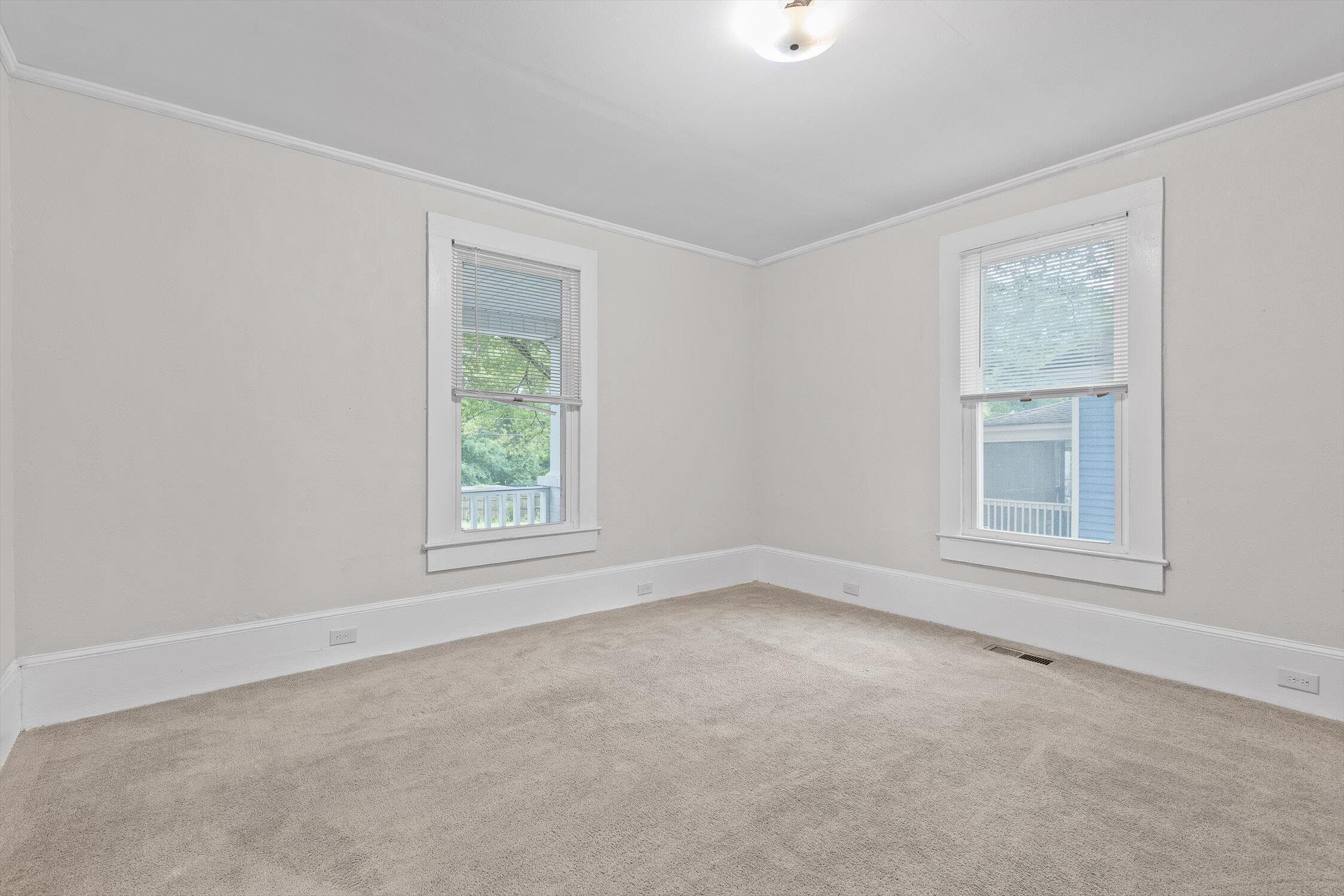 11 Pine Street NE