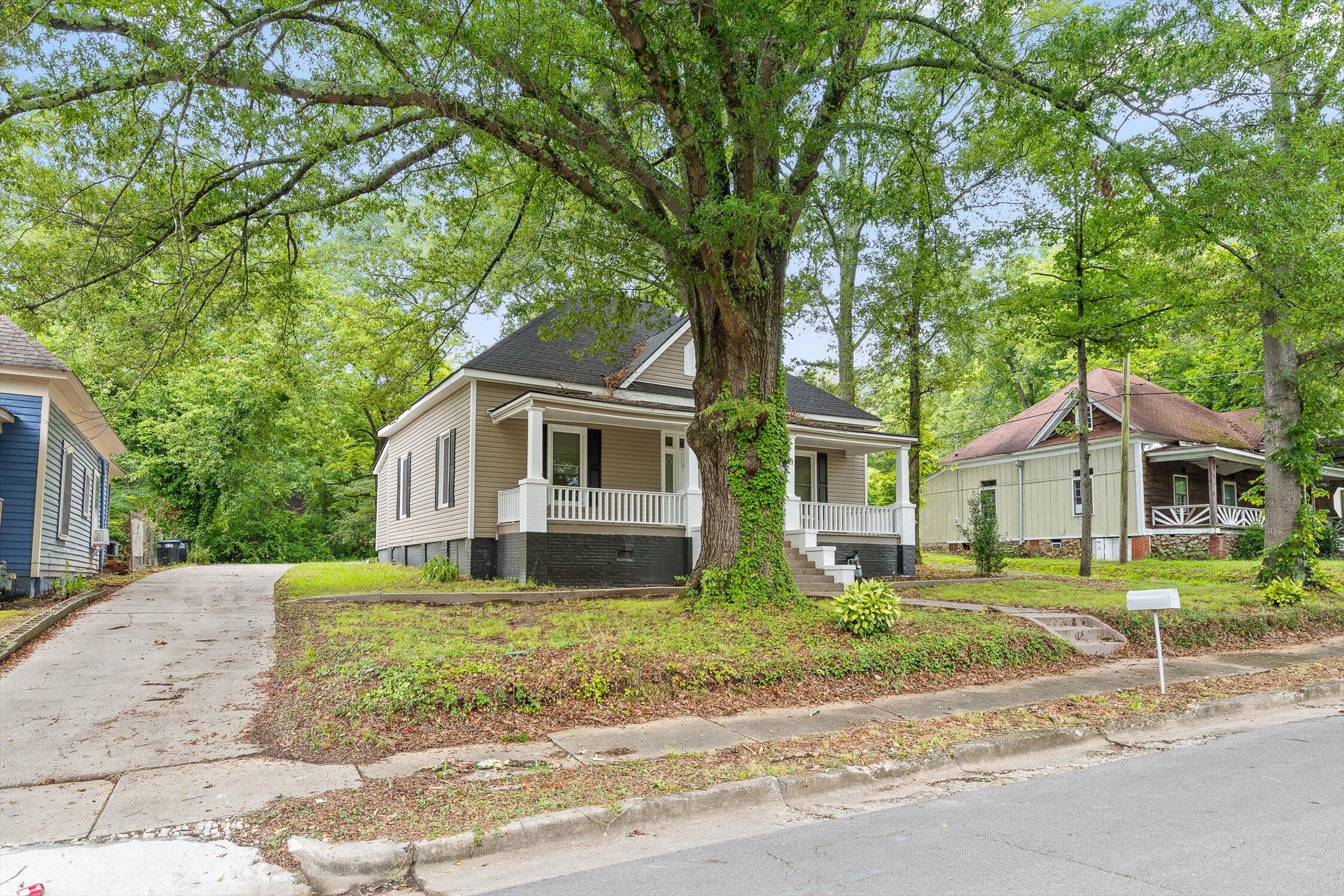11 Pine Street NE