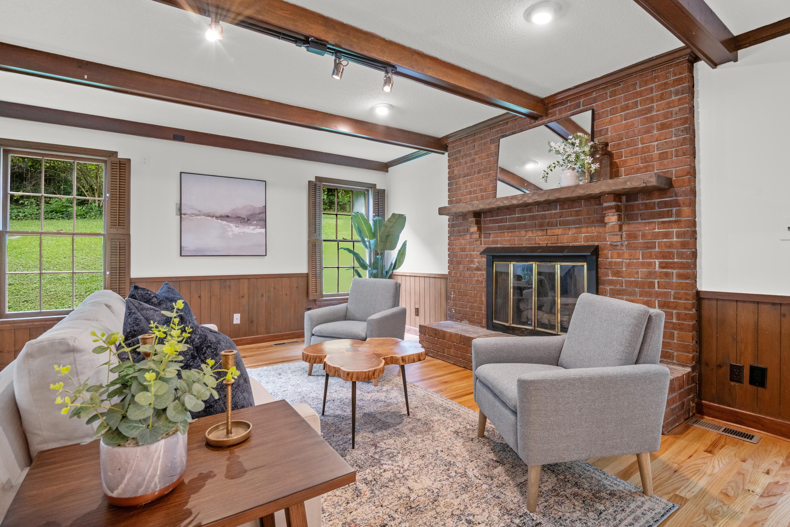 1033 River Hills Drive