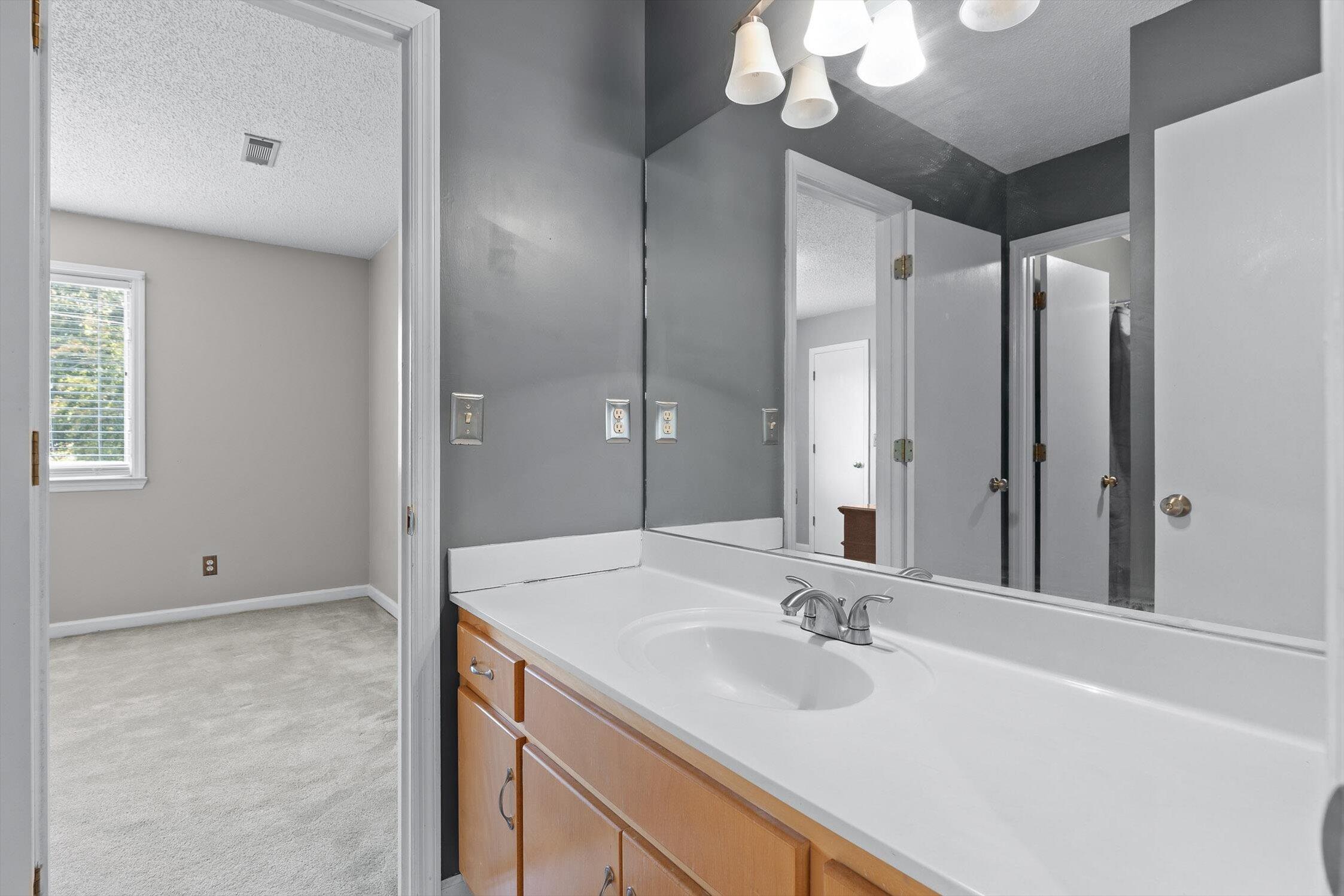 609 Cherokee Trail NW