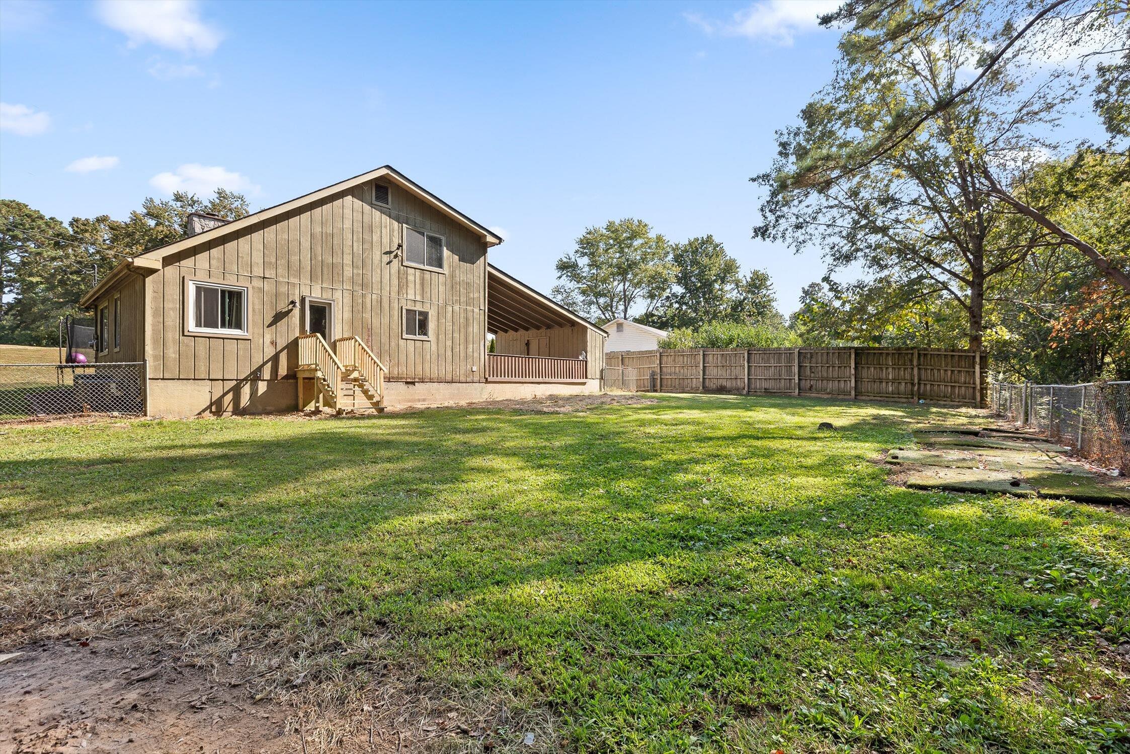 609 Cherokee Trail NW