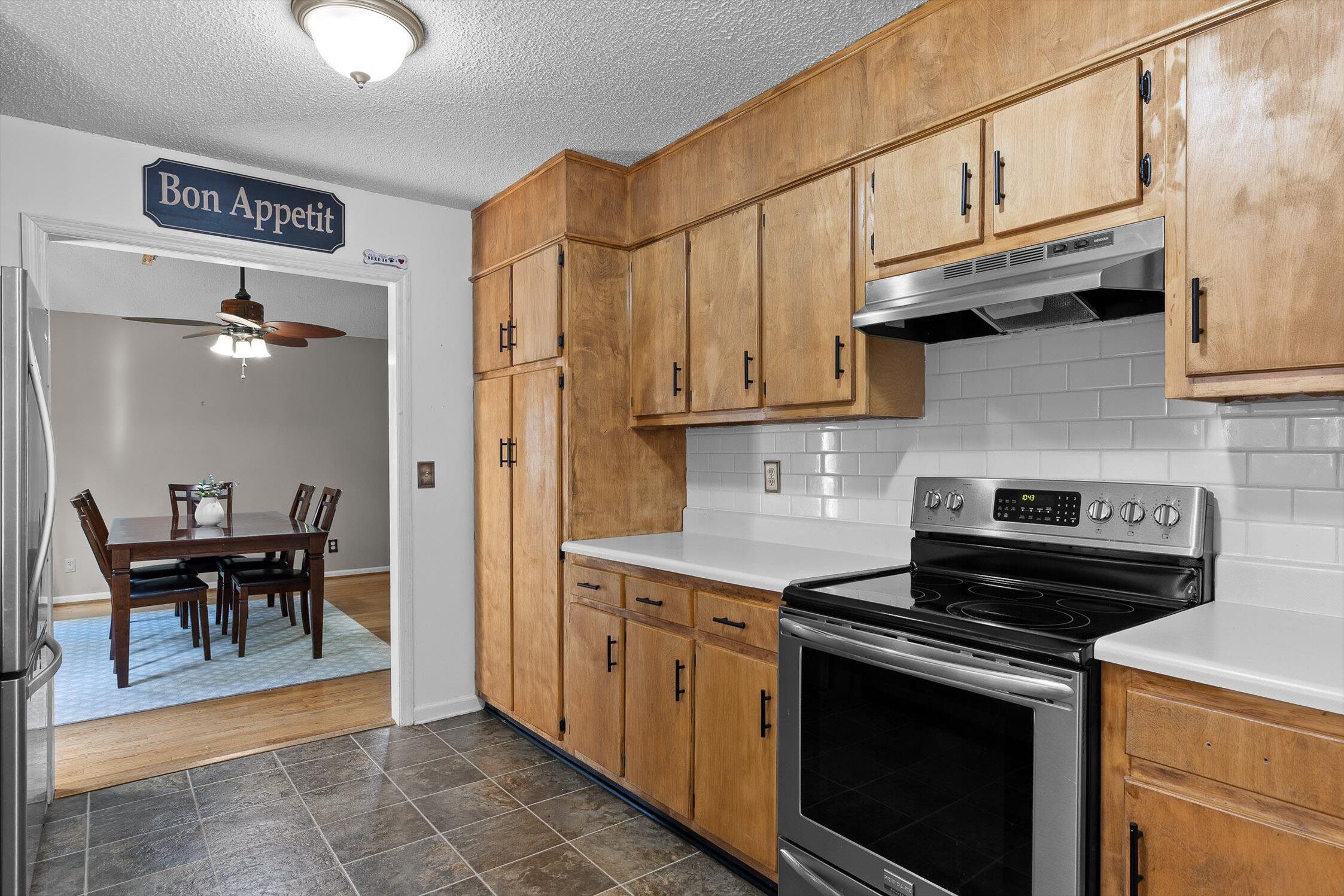 609 Cherokee Trail NW