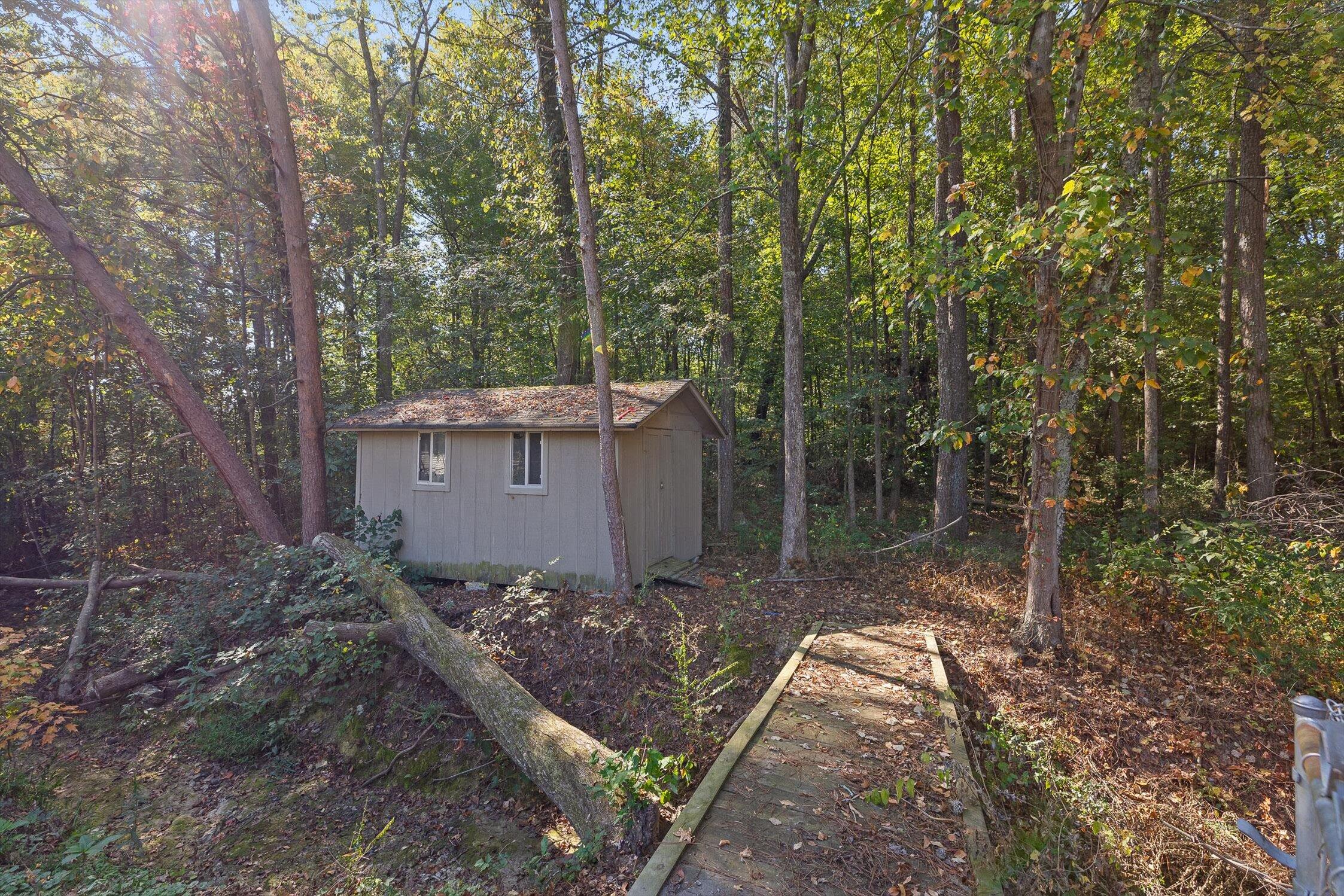 609 Cherokee Trail NW