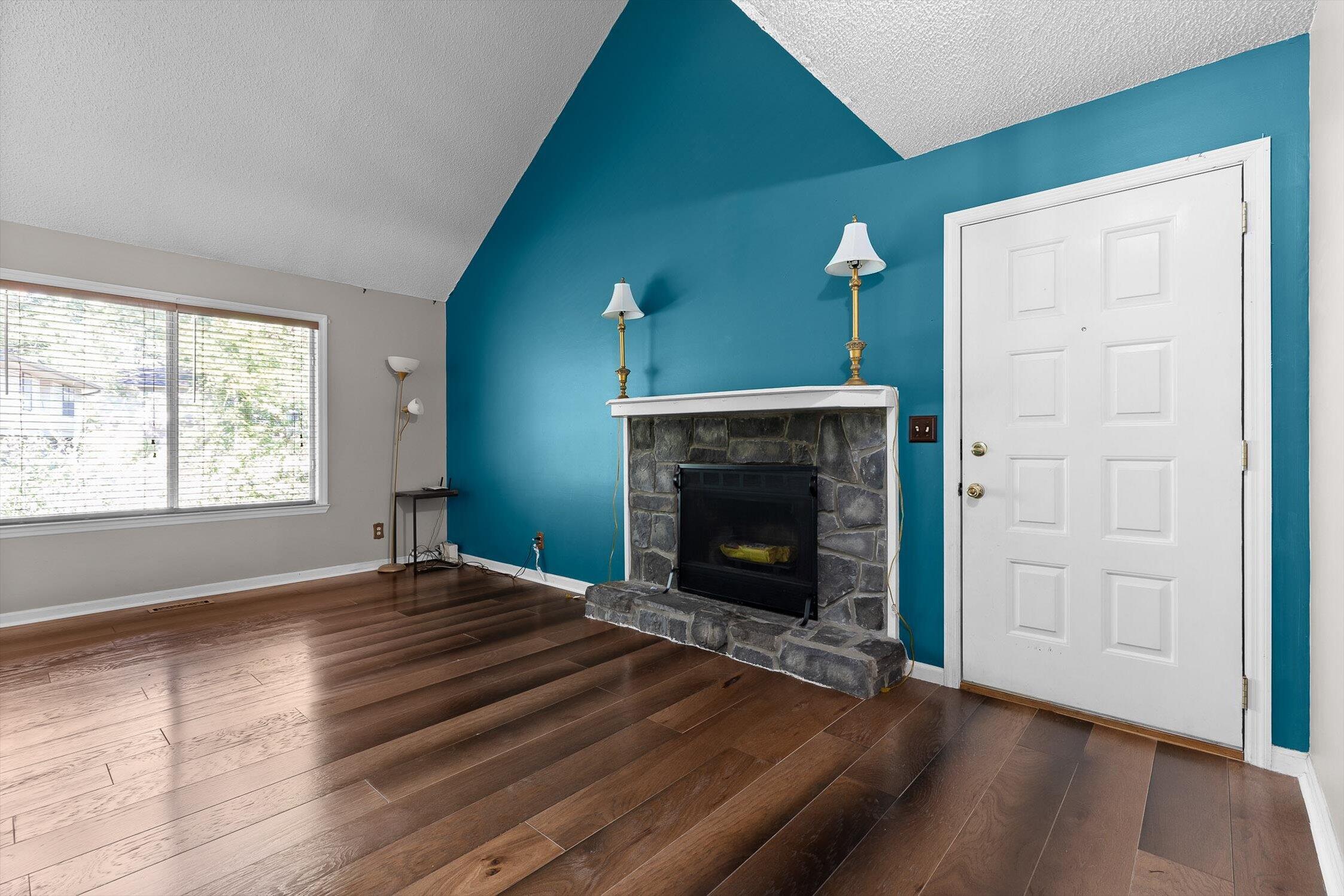 609 Cherokee Trail NW