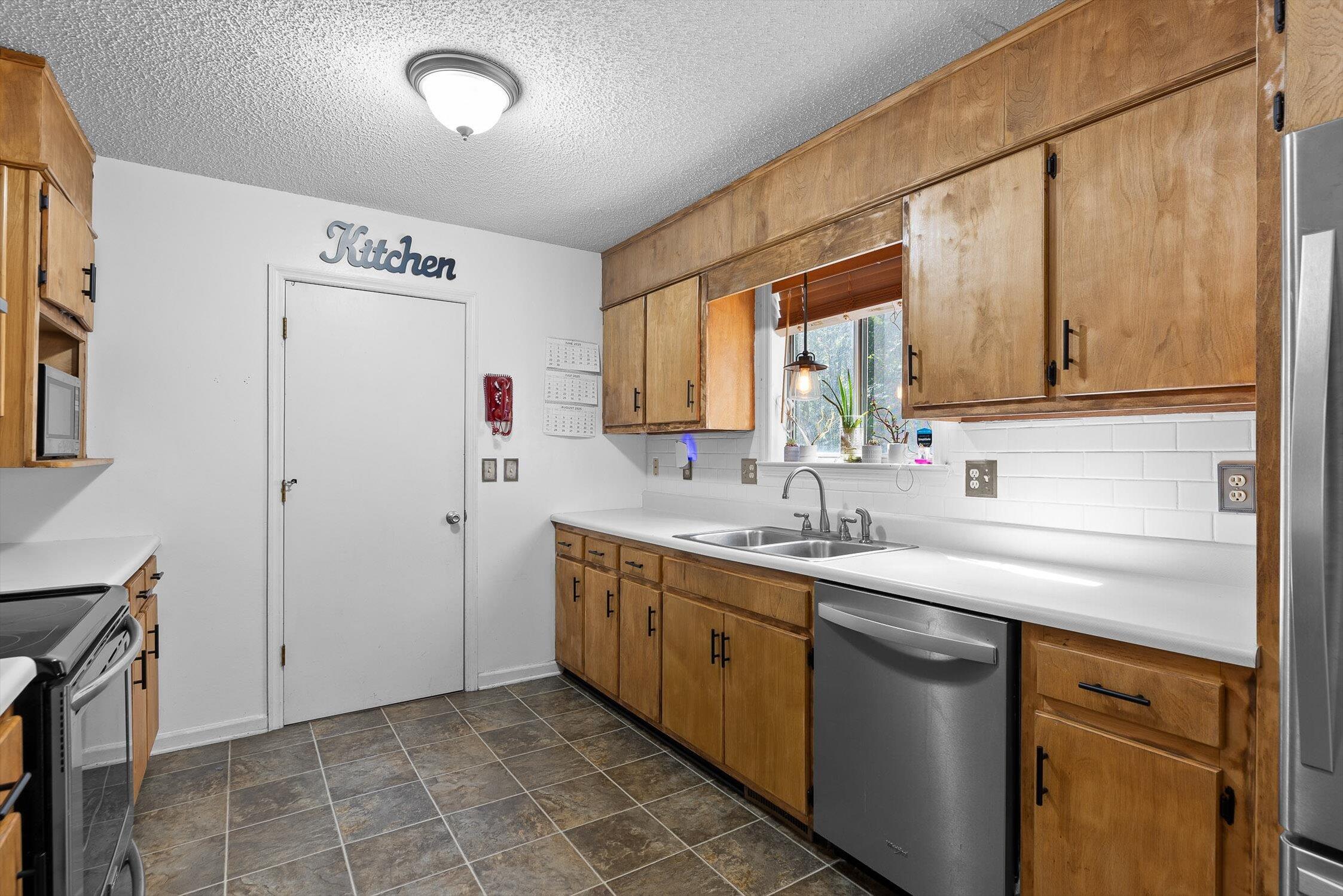 609 Cherokee Trail NW