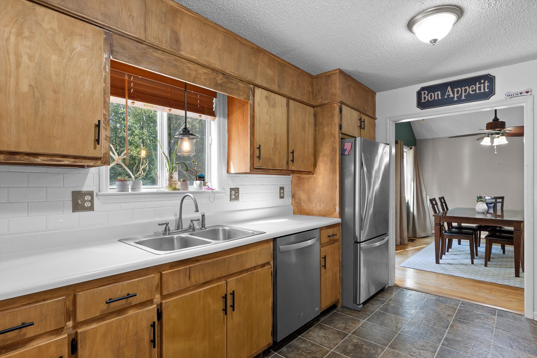 609 Cherokee Trail NW