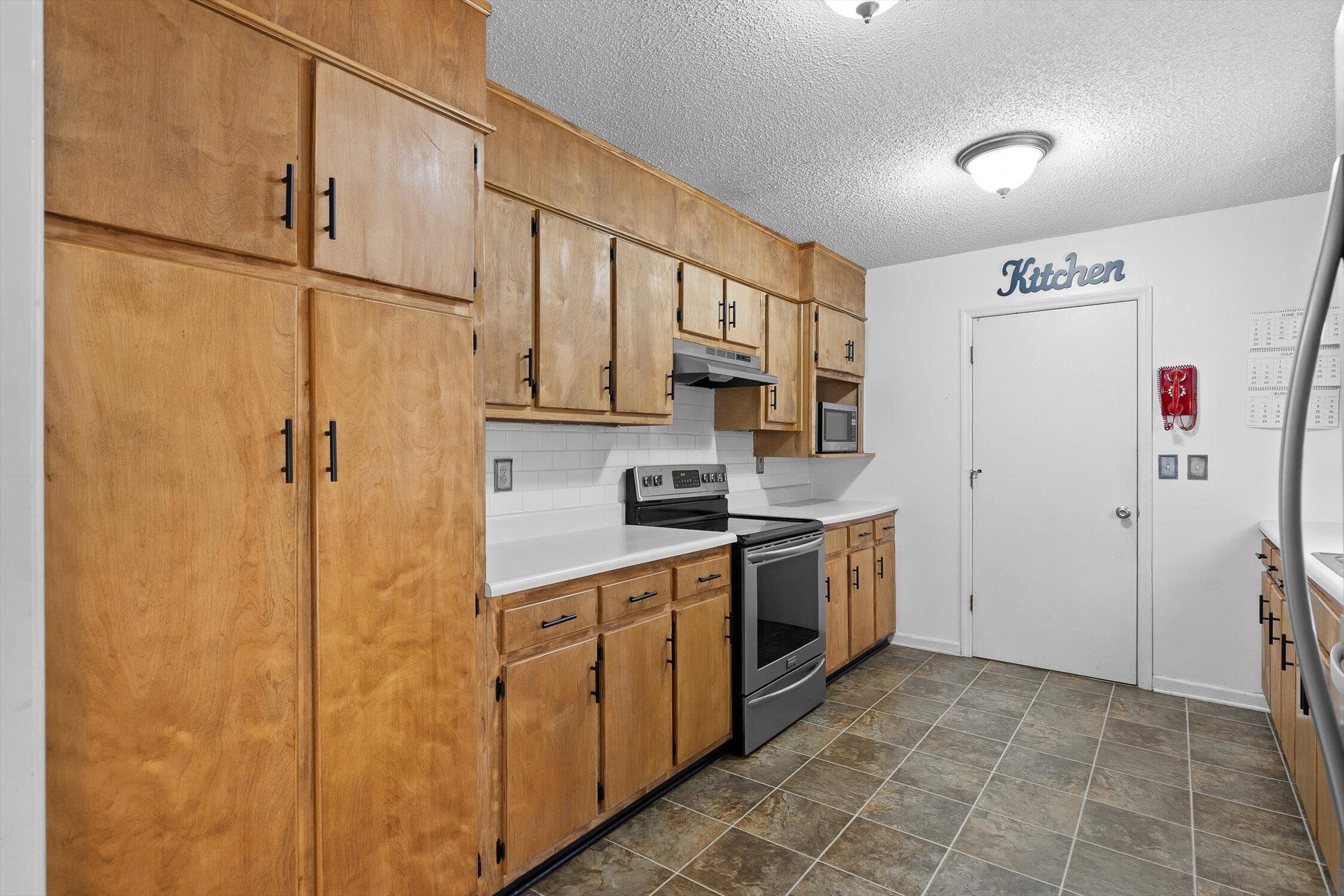 609 Cherokee Trail NW