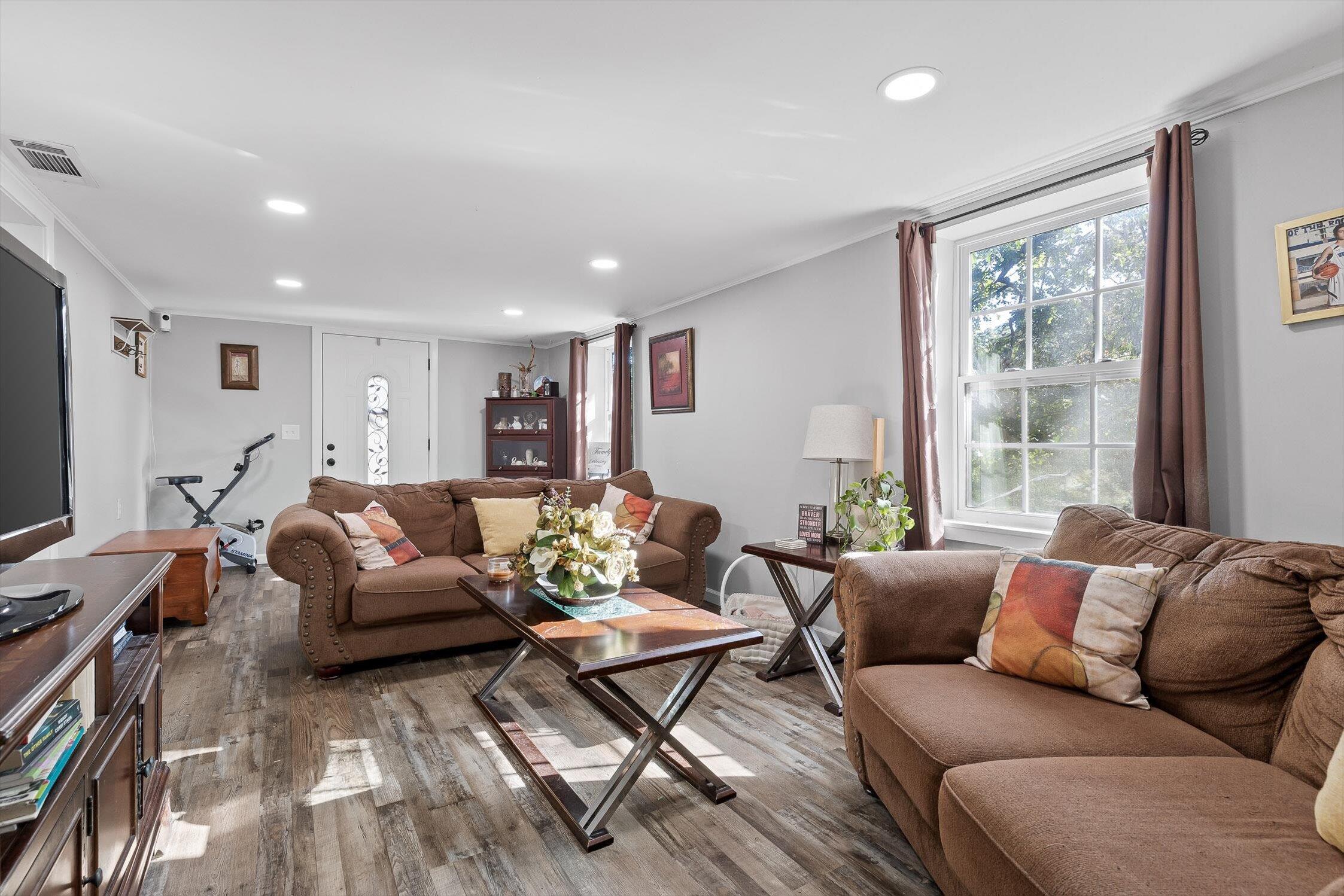 303 NW Cherokee Trail