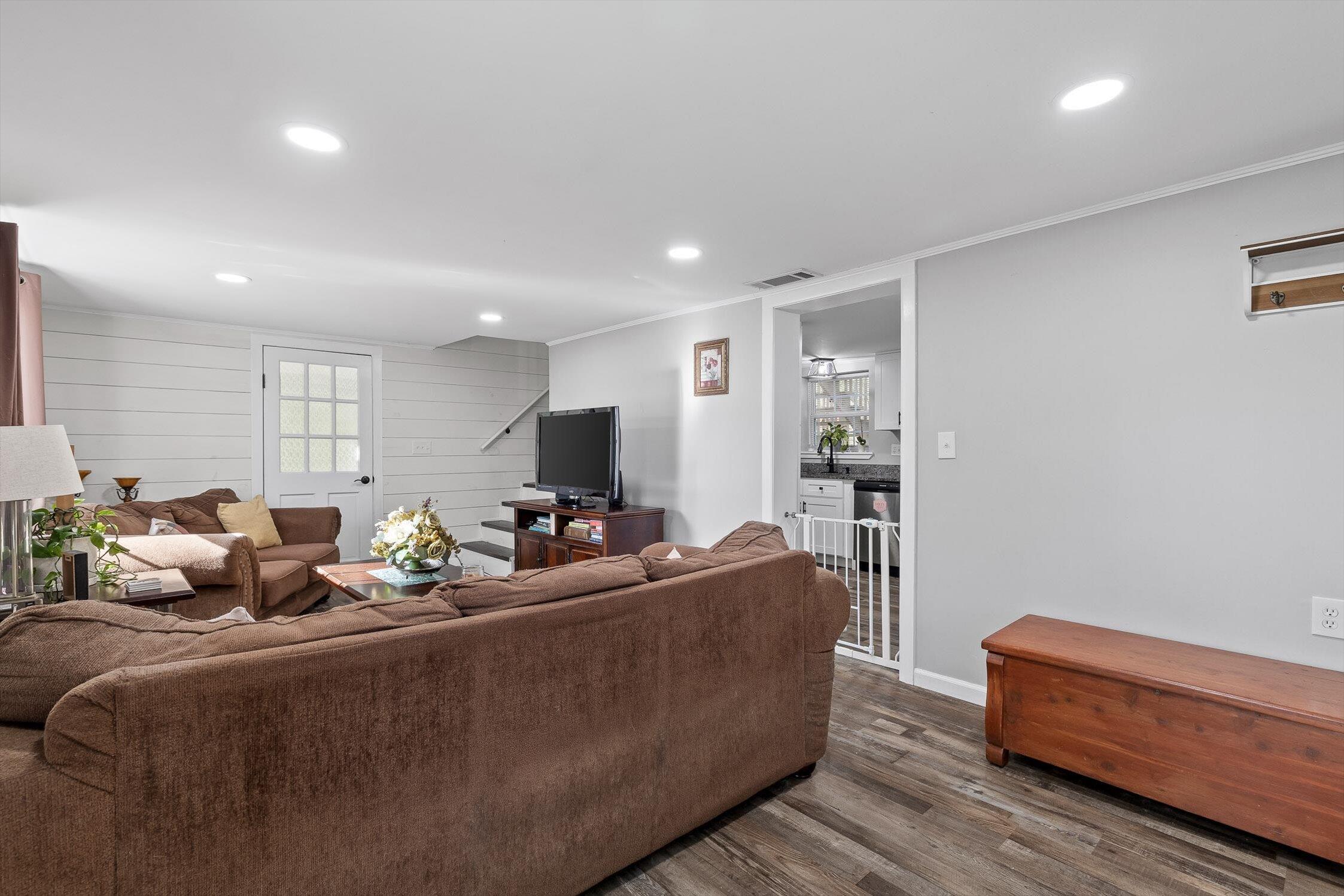 303 NW Cherokee Trail