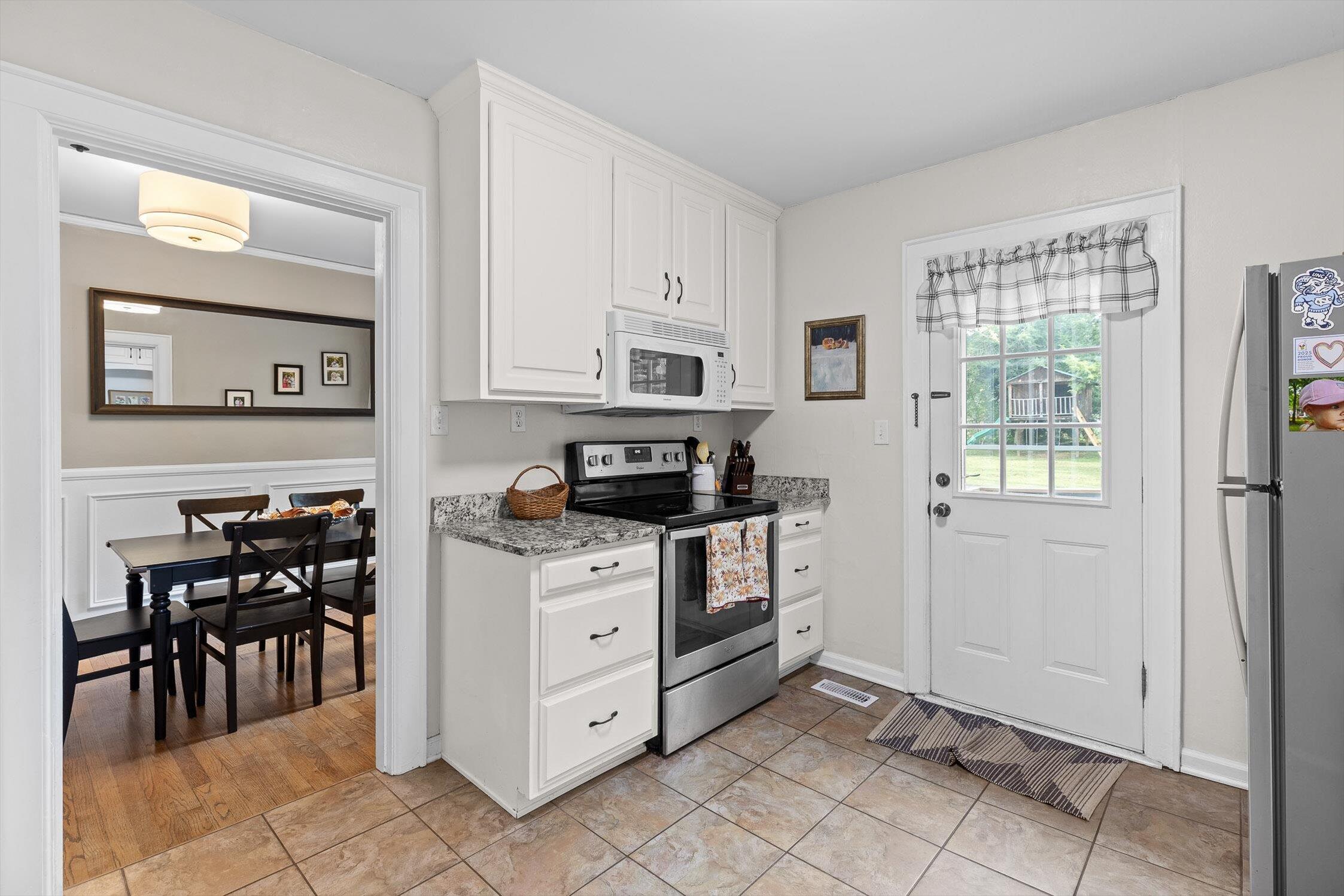 109 E Meadowbrook Drive
