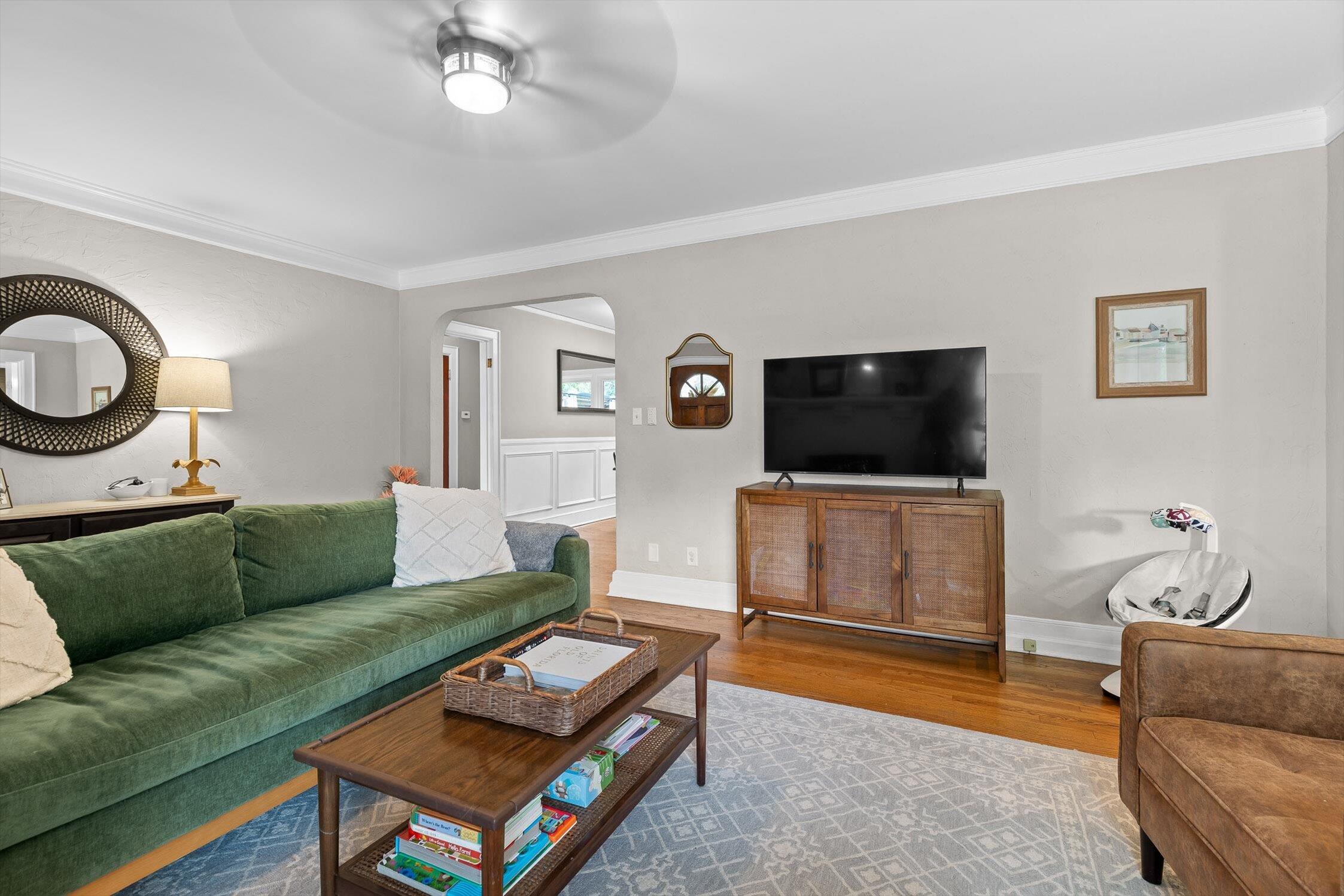 109 E Meadowbrook Drive