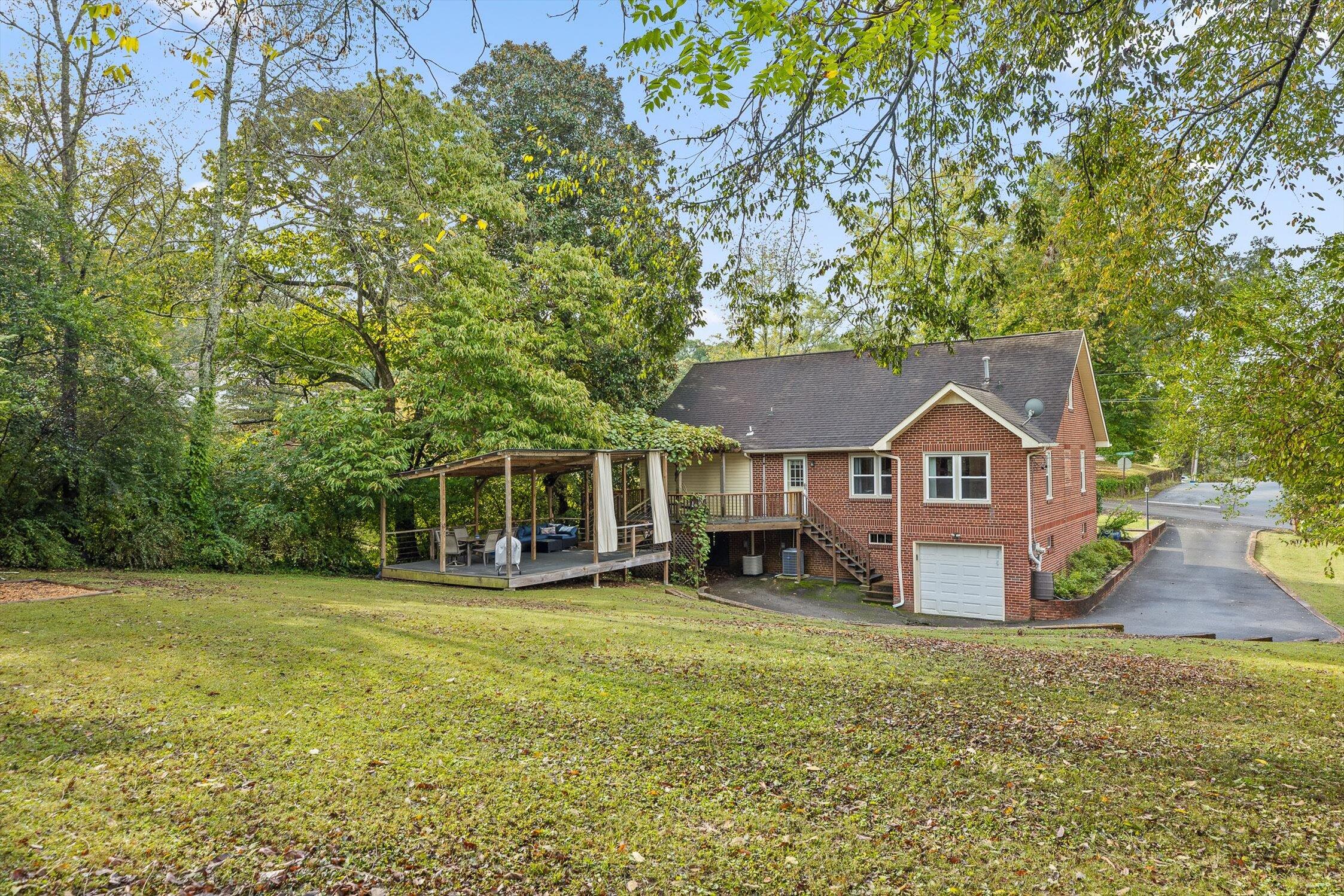 109 E Meadowbrook Drive