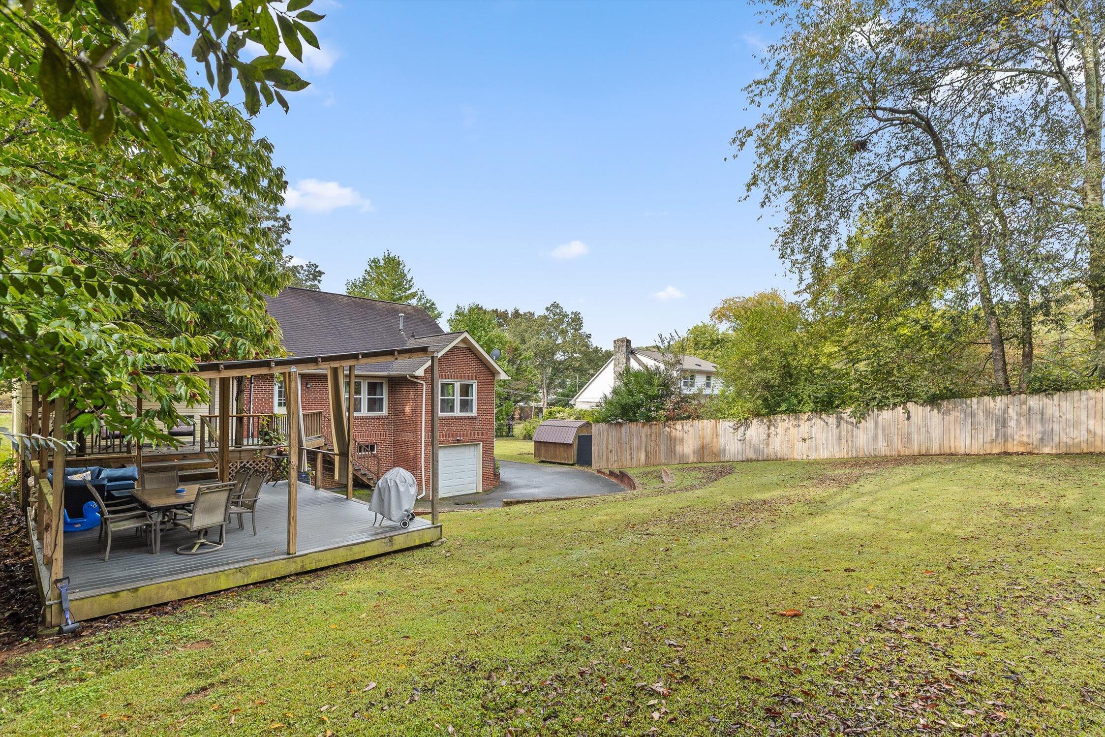 109 E Meadowbrook Drive
