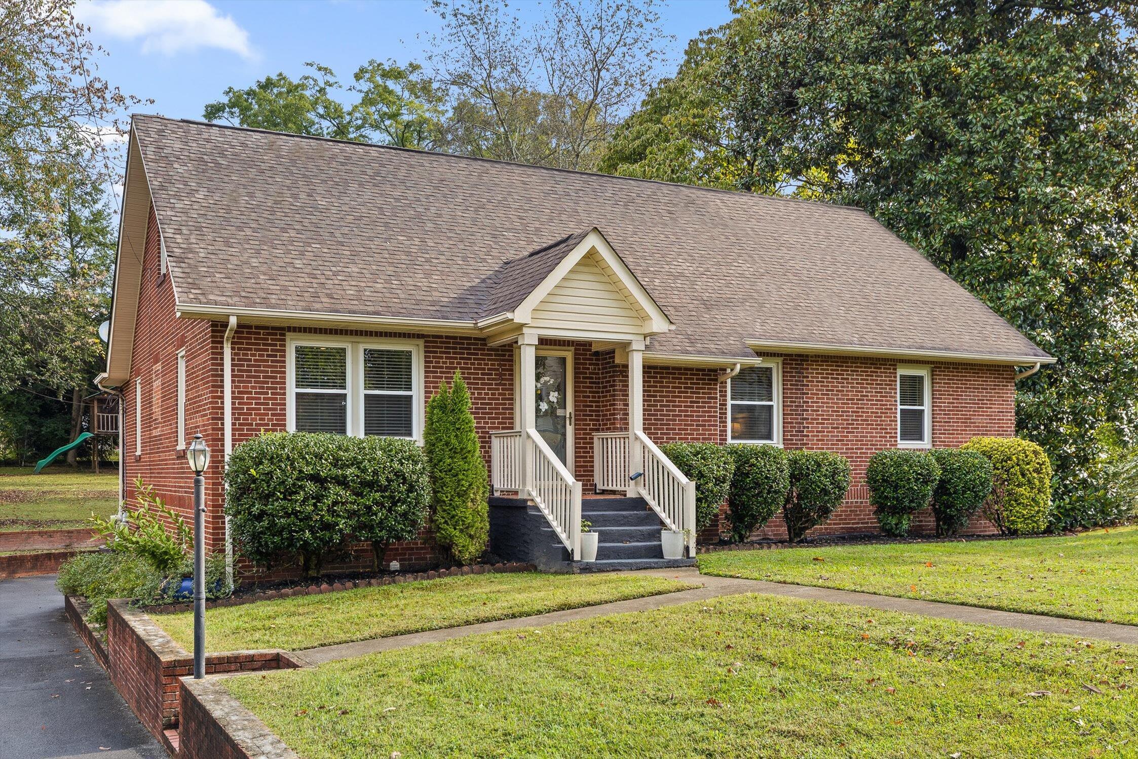 109 E Meadowbrook Drive