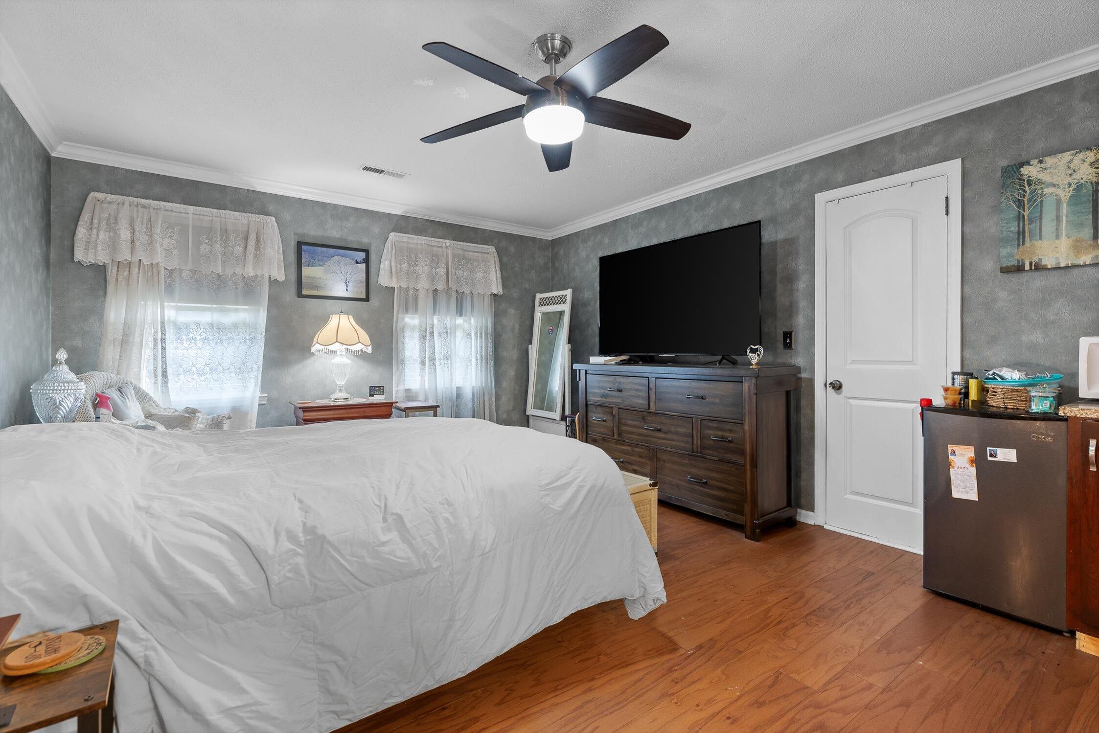 7825 Cove Ridge Drive