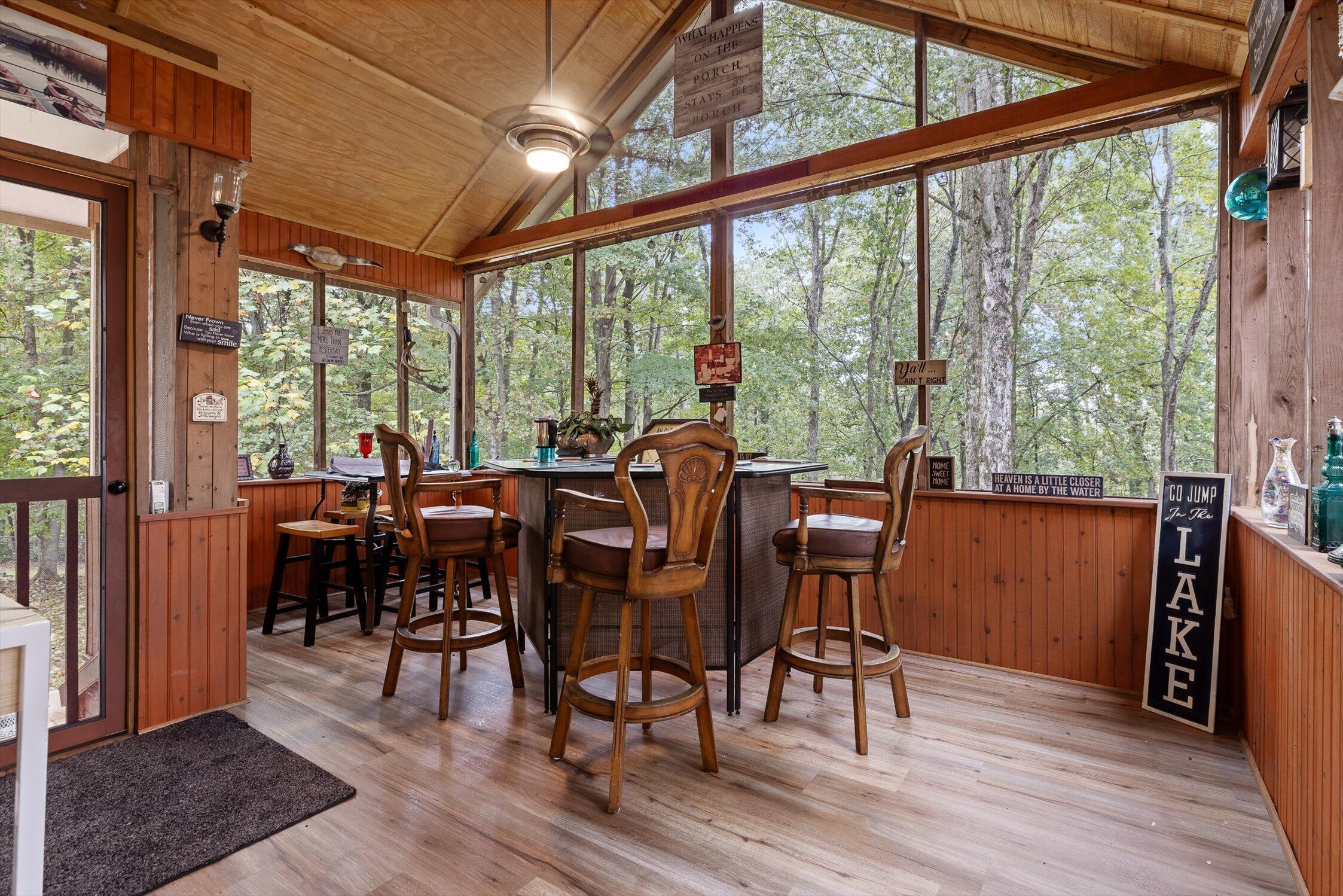 7825 Cove Ridge Drive