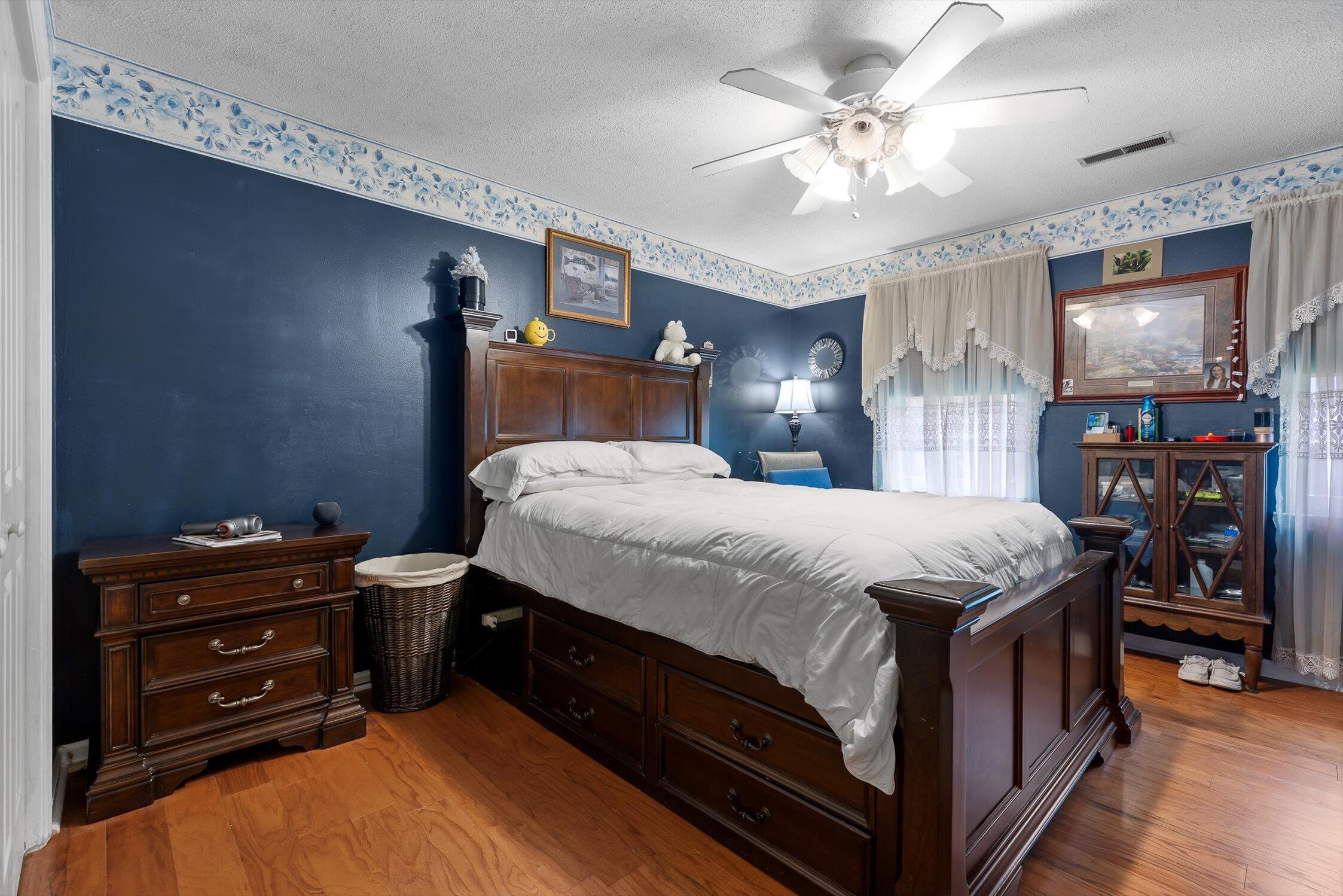 7825 Cove Ridge Drive