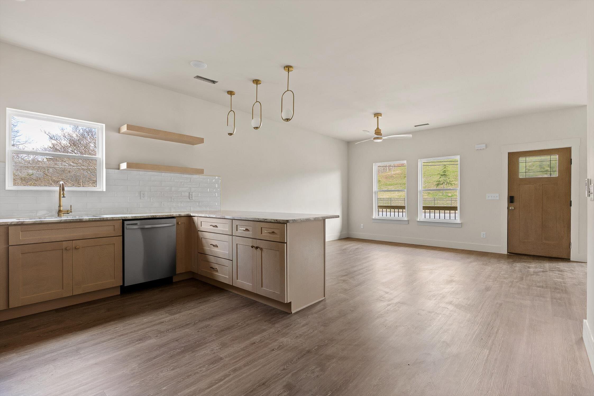 925 N Chamberlain Avenue