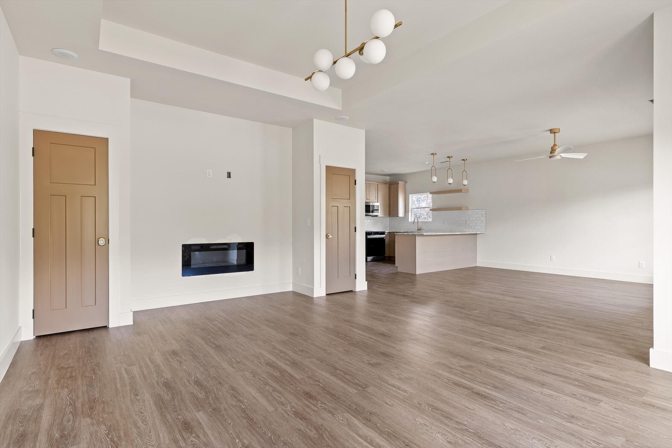 925 N Chamberlain Avenue