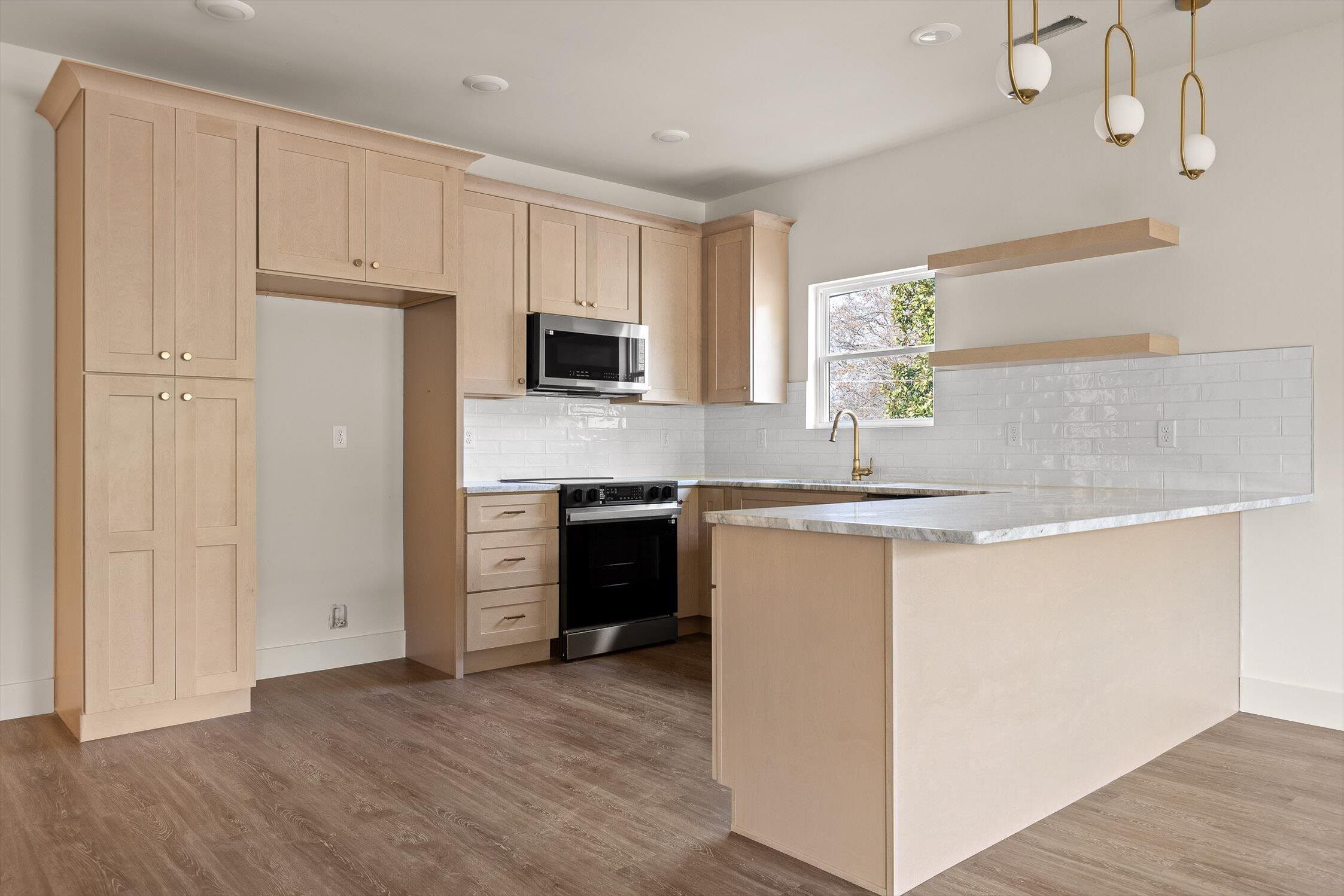 925 N Chamberlain Avenue