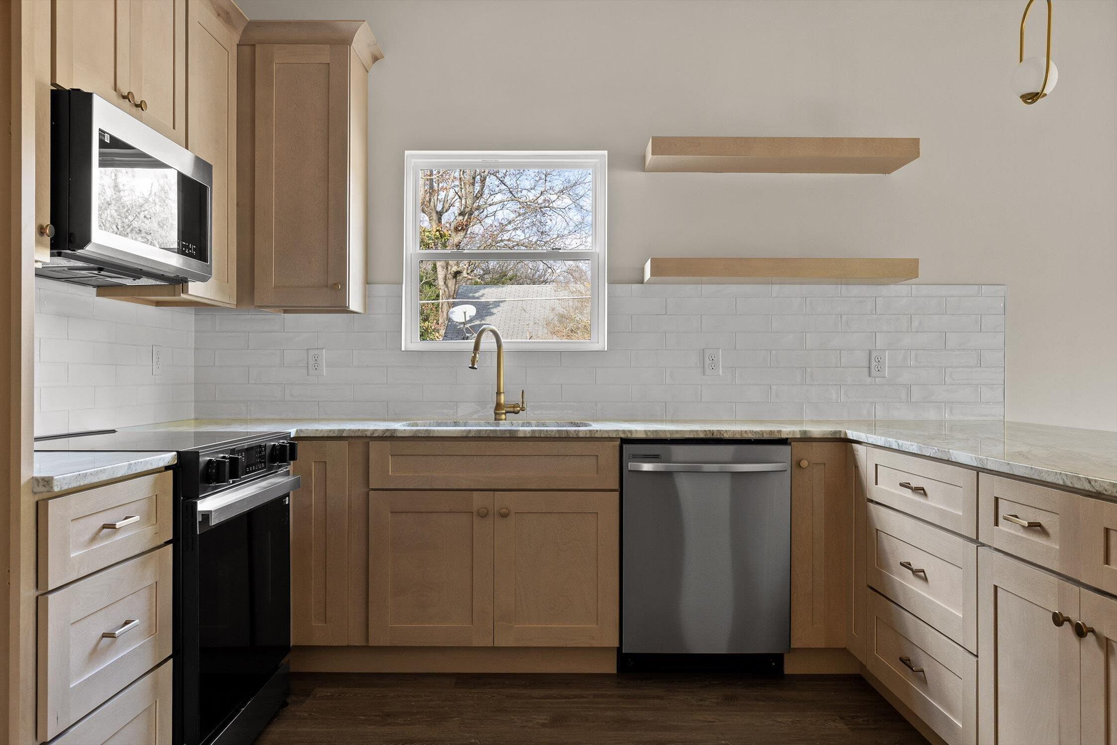 925 N Chamberlain Avenue