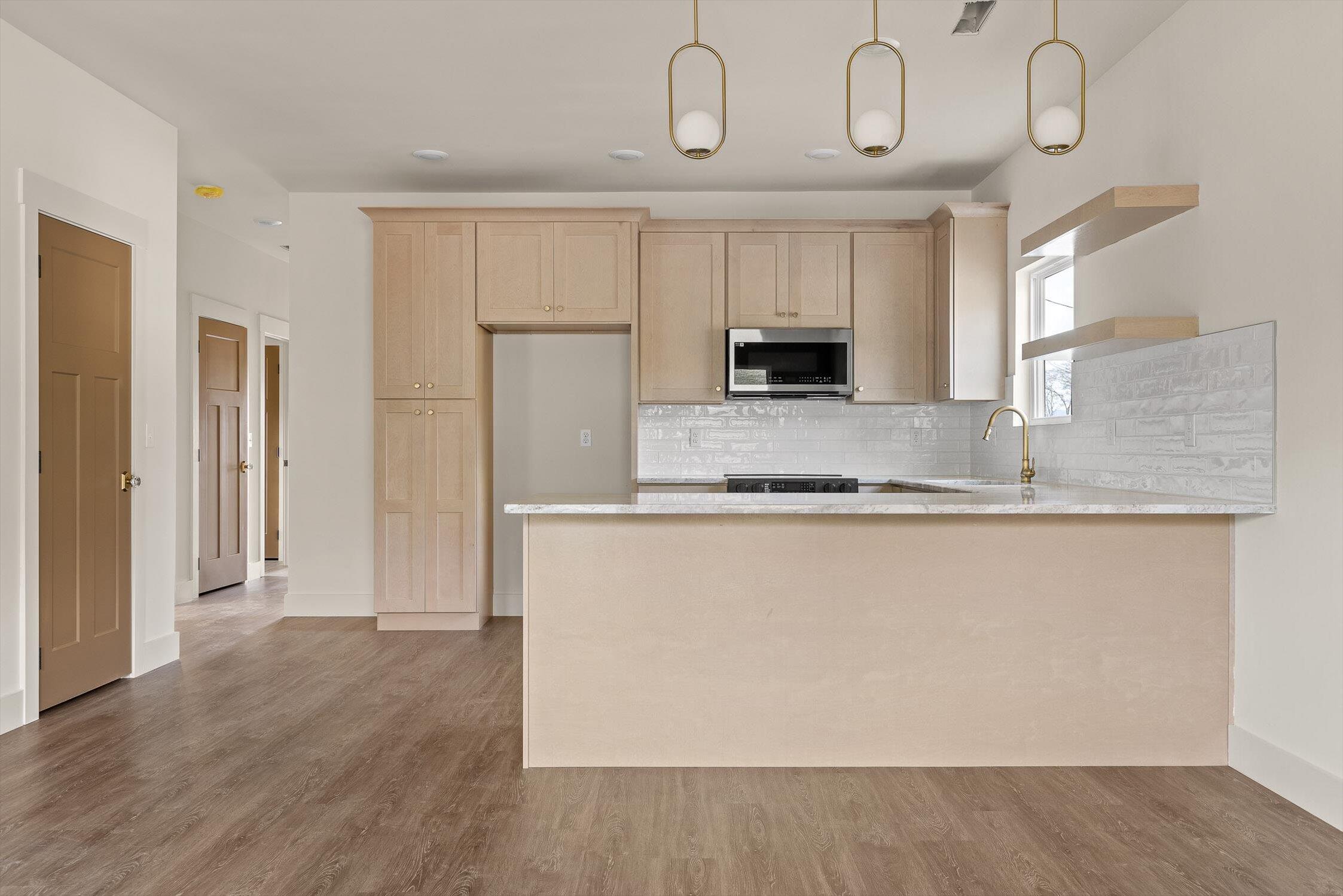 925 N Chamberlain Avenue