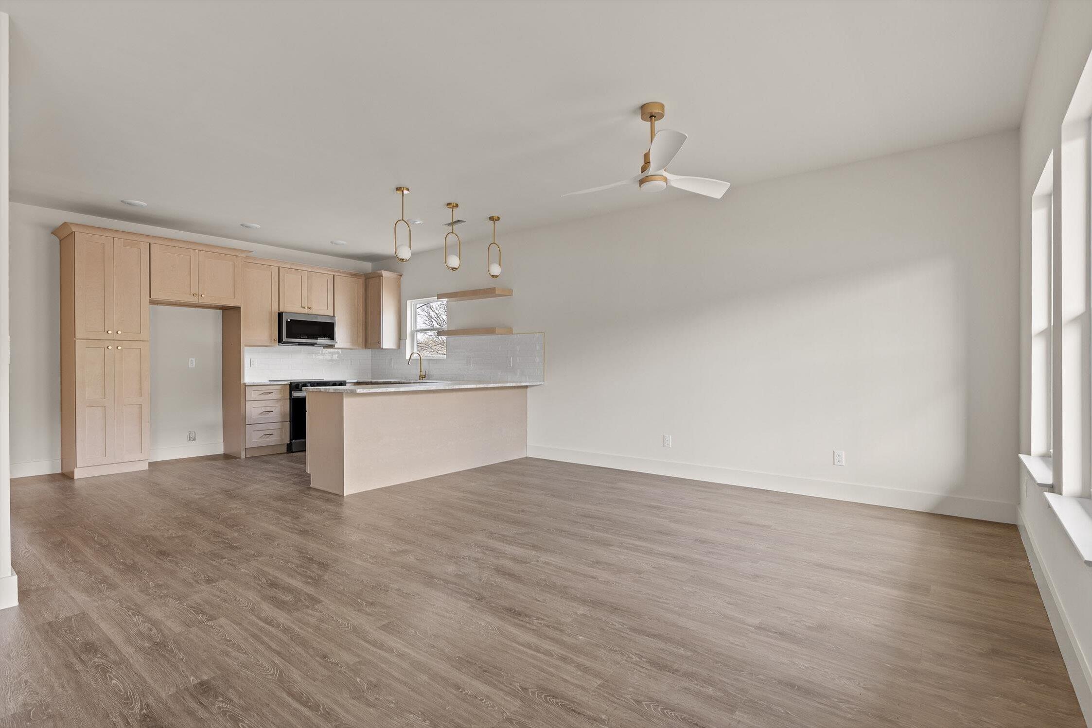 925 N Chamberlain Avenue