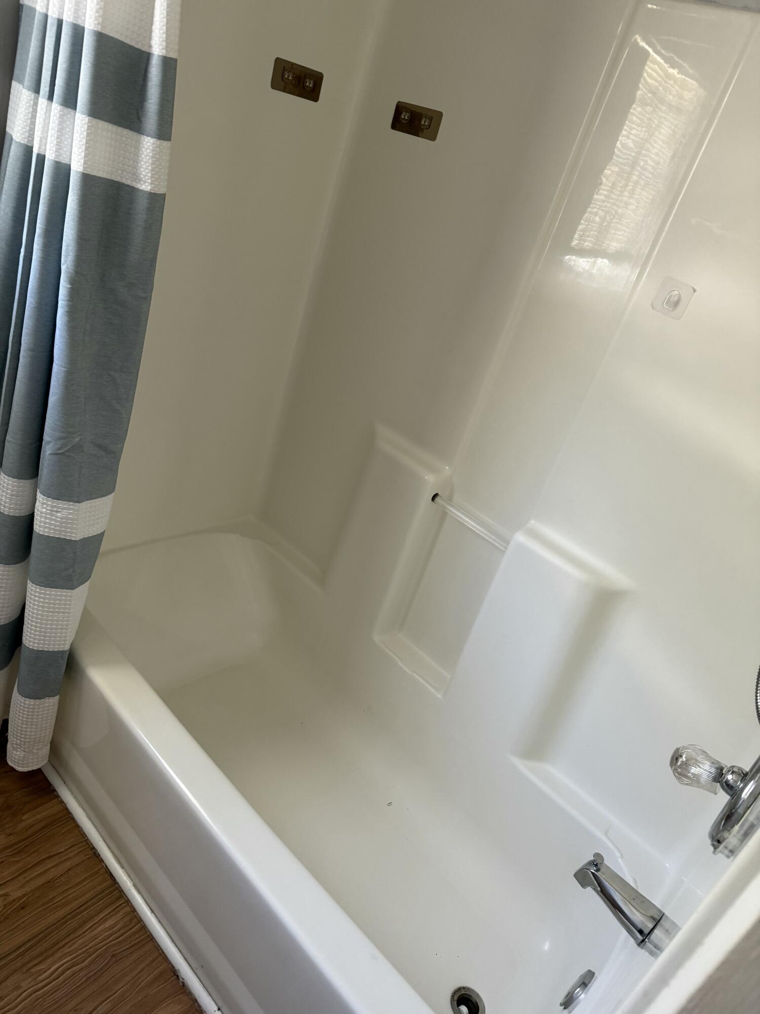 2 & 4 Newman Drive, Rossville