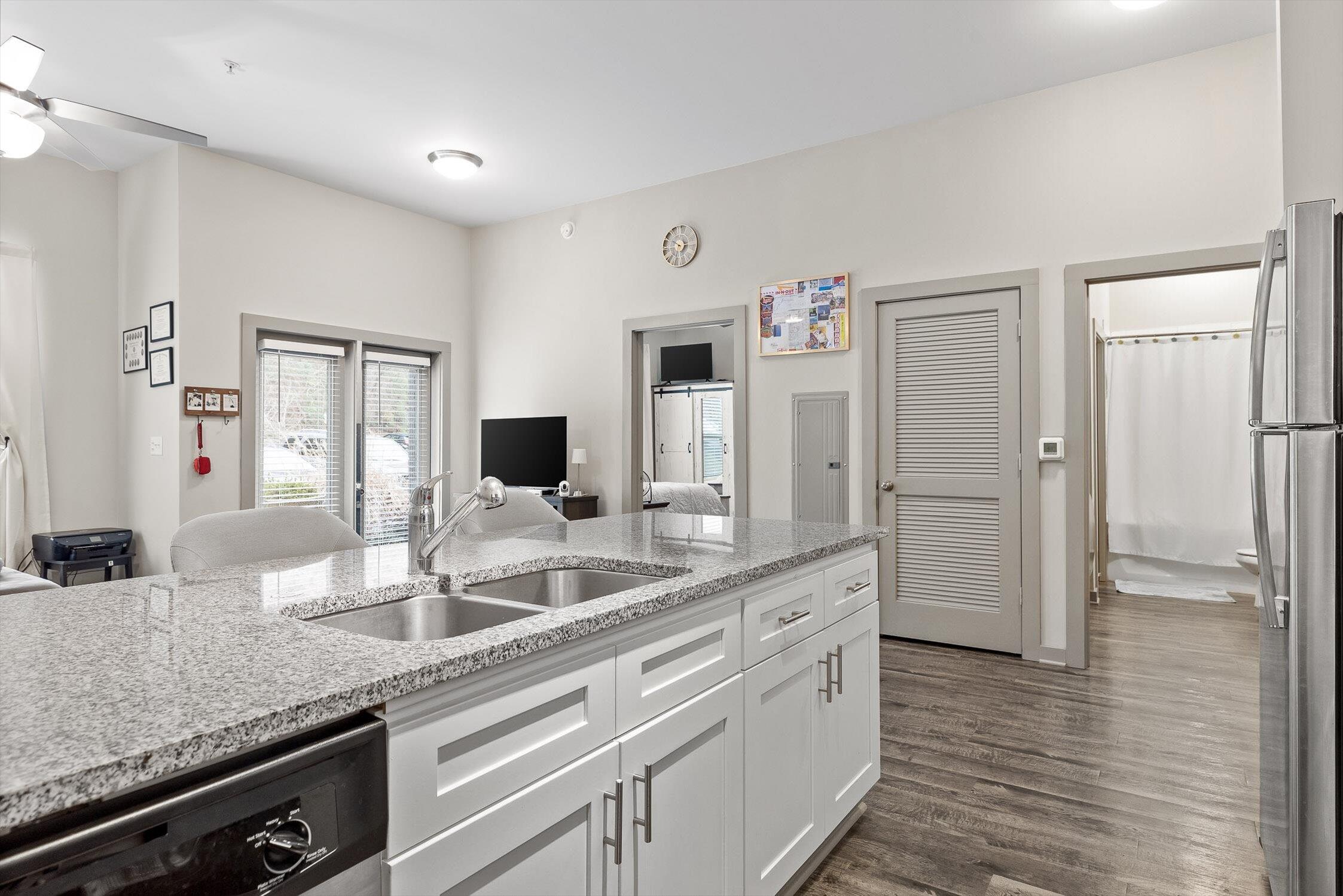 782 Riverfront Parkway, 107