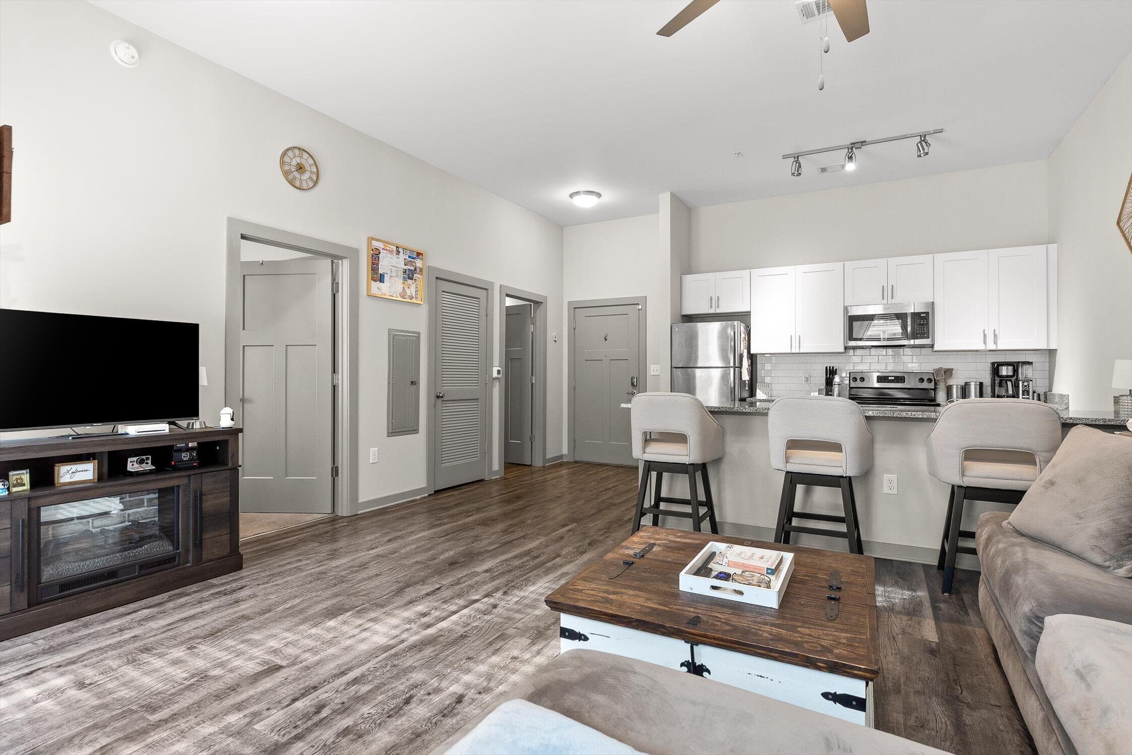 782 Riverfront Parkway, 107