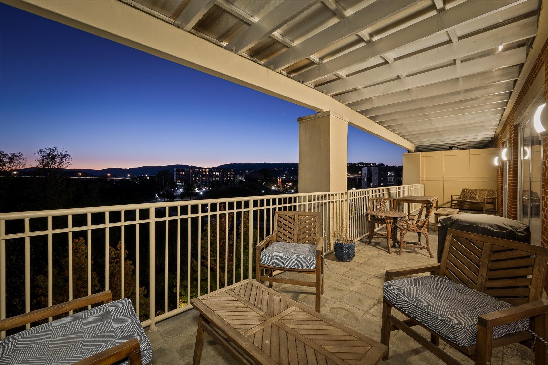 4 Cherokee Boulevard, 409