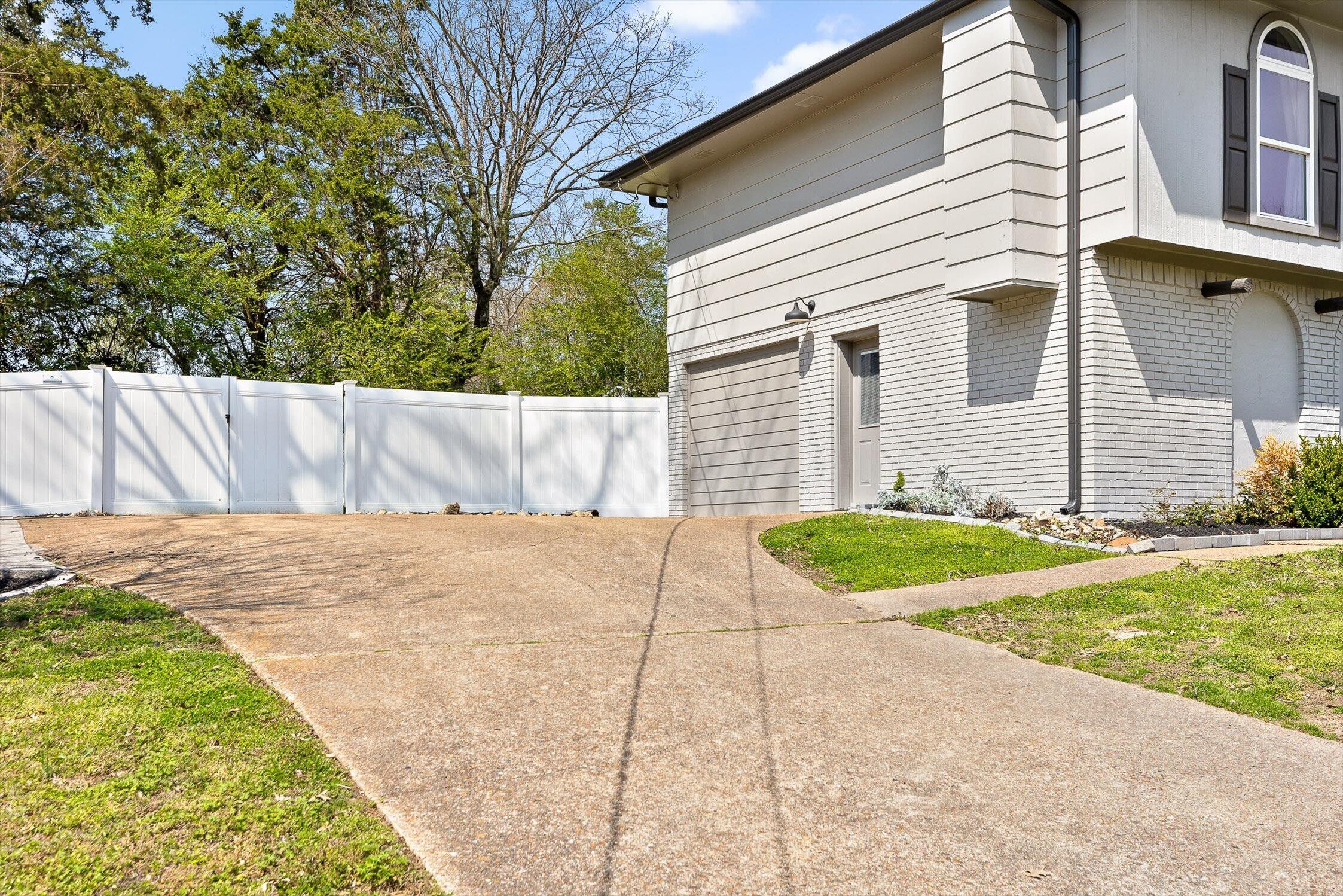 109 Rolling Ridge Drive