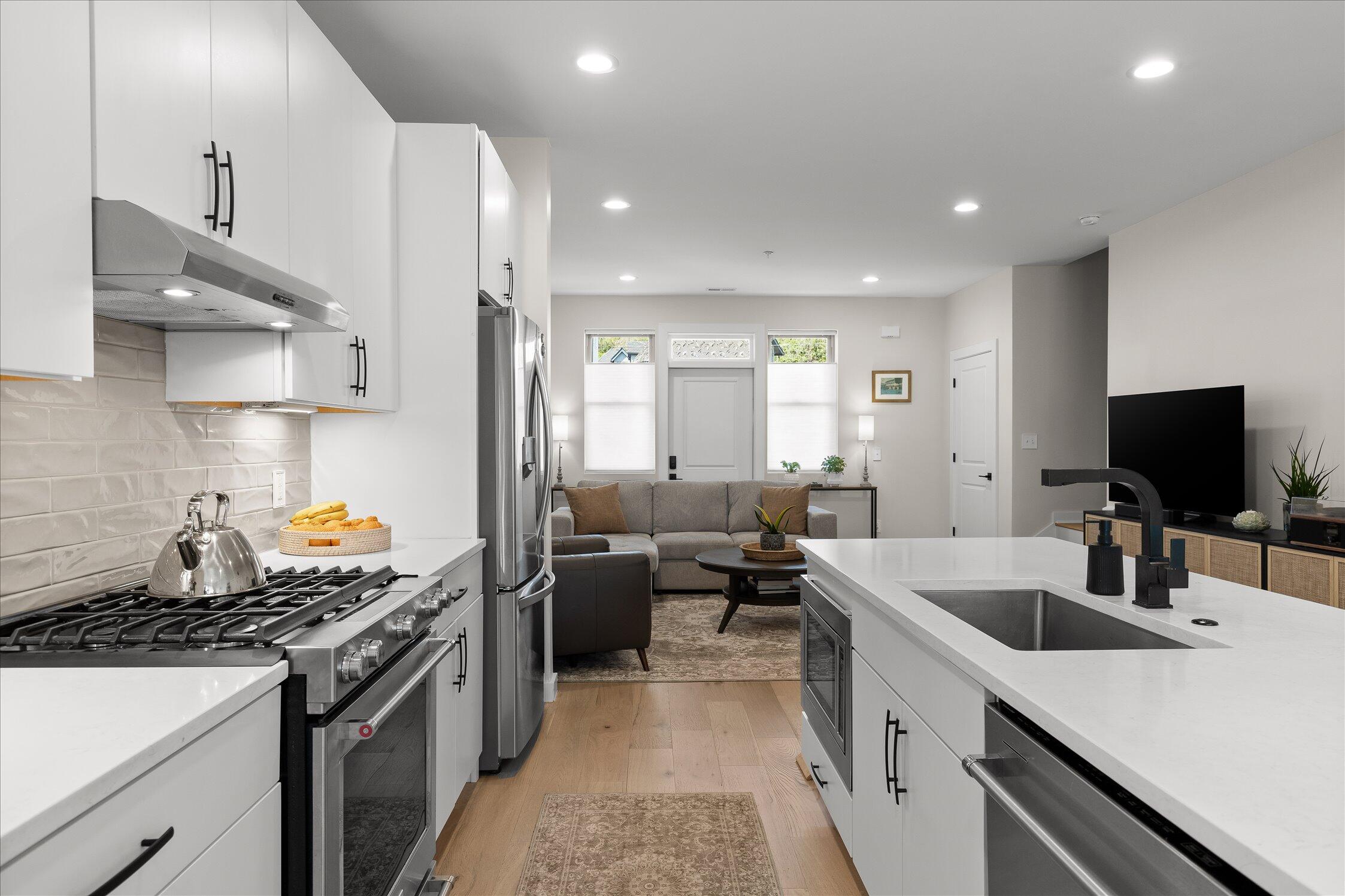 895 Cherokee Boulevard